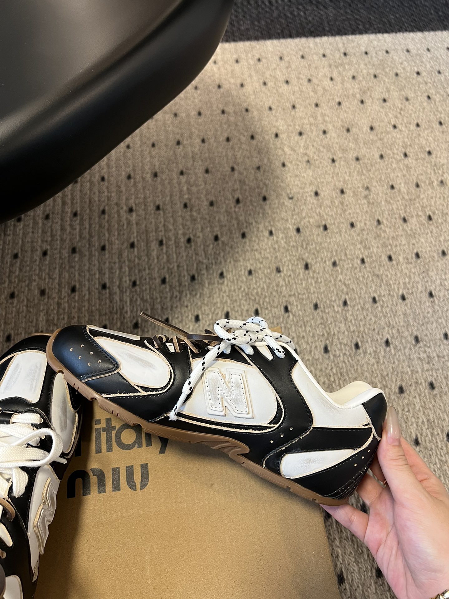 
miumiu x New Balance 530 miumi* 24/运动鞋

新色来了 酷毙了！大秀