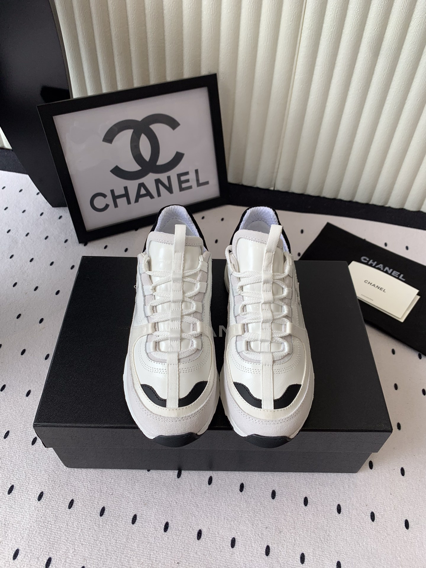 NO:408432,Chanel's new baseball shoes top version Xiaoxiang 2025A new baseball shoes are here~~~ The first hot model in early summer is coming, babies are moving their gold fingers!  CHANEL 25A's latest thick-soled casual sneakers. The counter is synchronized. The counter is very popular. A very difficult-to-buy shoe. The most popular thick-soled casual sneakers on the entire network. You can imagine that Xiaoxiangguan cannot miss it. The coexistence of appearance and comfort. Simple and versatile. Thick-soled ** is super versatile. Whoever wears it with her eyes closed is good. Upper cowhide, breathable mesh and bris inside. TPU original outsole. Size: 35-40, casual shoes/sports shoes, chanel, chanel, sneakers, cowhide19860909Chanel新款棒球鞋 顶级版本 小香2025A 全新棒球鞋来啦~~~ 初夏第一爆款来袭 宝贝们金手指动起来！ CHANEL香奈儿25A最新款厚底休闲运动鞋 专柜同步 专柜非常火爆 非常难买的一款鞋 全网最火的厚底休闲鞋 可想而知小香控不可错过的 颜值与舒适并存的 简约百搭 厚底**超级百搭,闭眼入谁穿谁好看 鞋面牛皮拼接 内里透气网布里 大底TPU原版大底 Size: 35-40,休闲鞋/运动鞋,chanel,chanel,sneakers,cowhide,Women's Shoes
