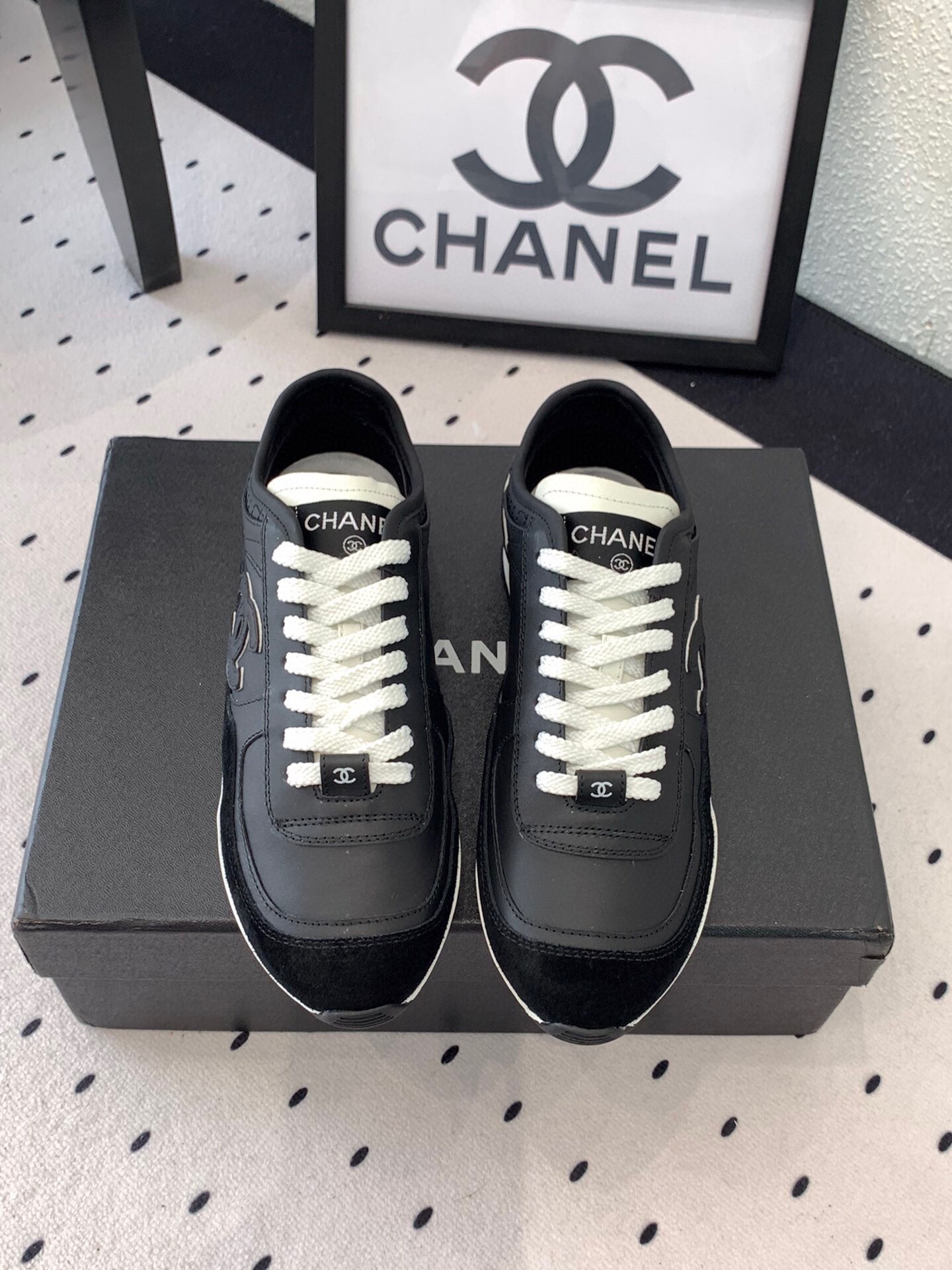 NO:408438,P Women, Men Chanel new panda couple sneakers Top version Original purchase and development Full of fashionable footwear The love of internet celebrity bloggers Super popular model Imported cowhide upper Sheepskin lining Original TPU outsole Size: 35-46, casual shoes/sports shoes, chanel, sneakers, cowhide, sheepskin19860909P女 男 Chanel新款熊猫情侣运动鞋 顶级版本 原版购入开发 上脚时髦感十足 网红博主的挚爱 超高人气款 进口牛皮鞋面 羊皮内里 原版TPU大底 Size:35-46,休闲鞋/运动鞋,chanel,sneakers,cowhide,sheepskin,Women's Shoes