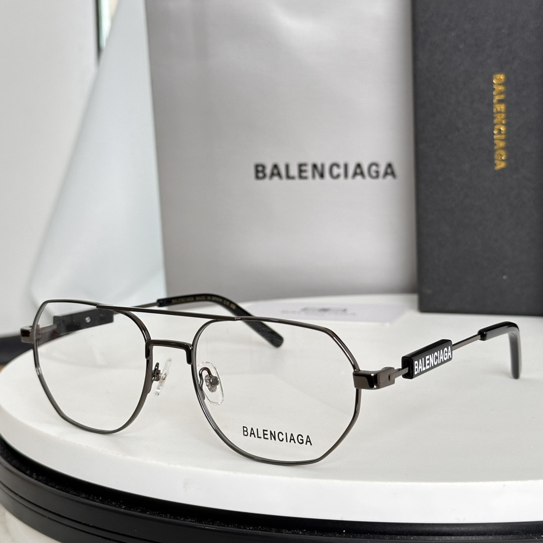  ‼️BALENCIAG*巴黎*世家
MODEL：BB0117O
SIZE：57口18-145
l