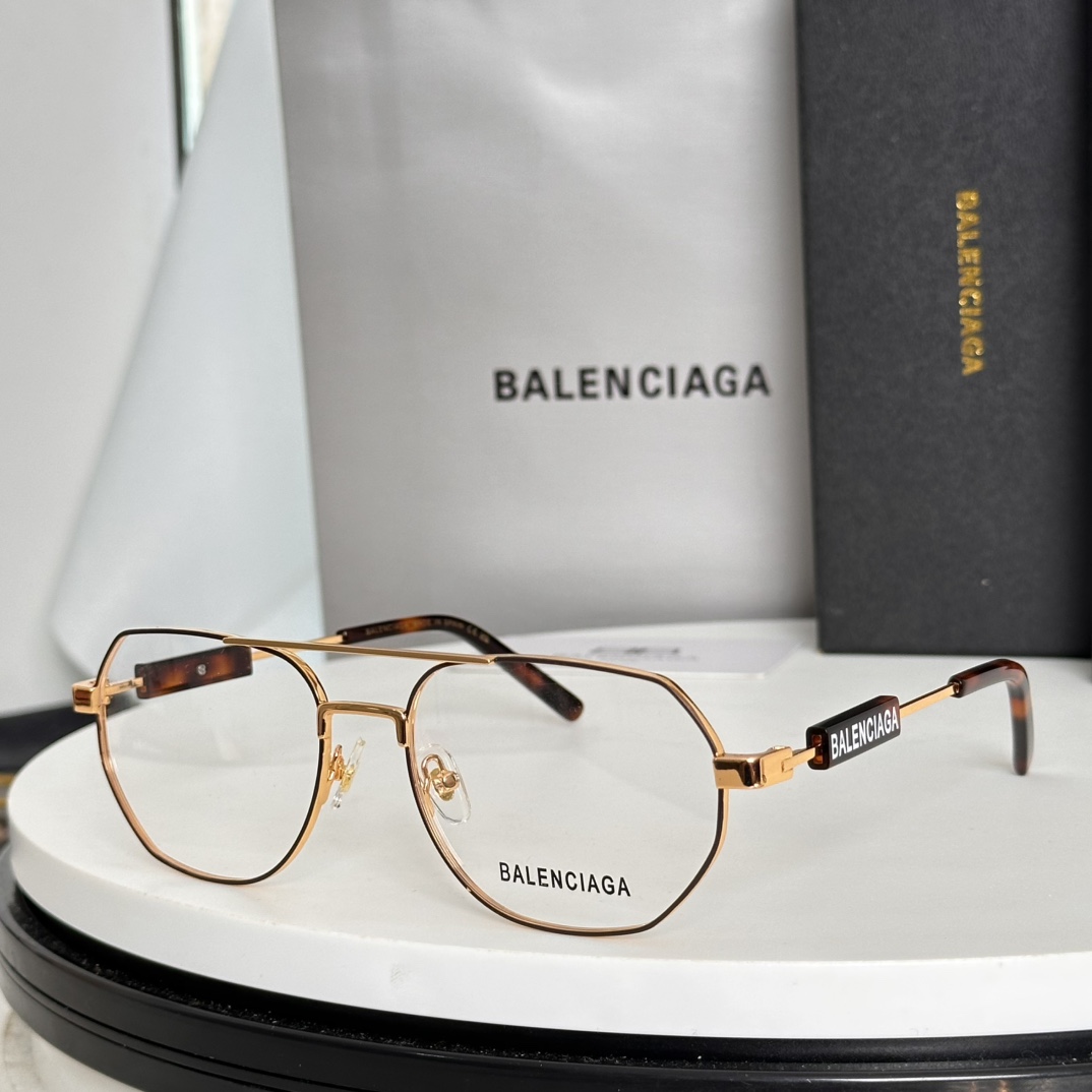  ‼️BALENCIAG*巴黎*世家
MODEL：BB0117O
SIZE：57口18-145
l