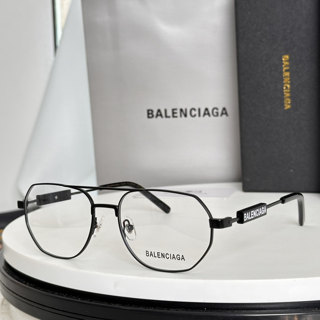  ‼️BALENCIAG*巴黎*世家
MODEL：BB0117O
SIZE：57口18-145
l