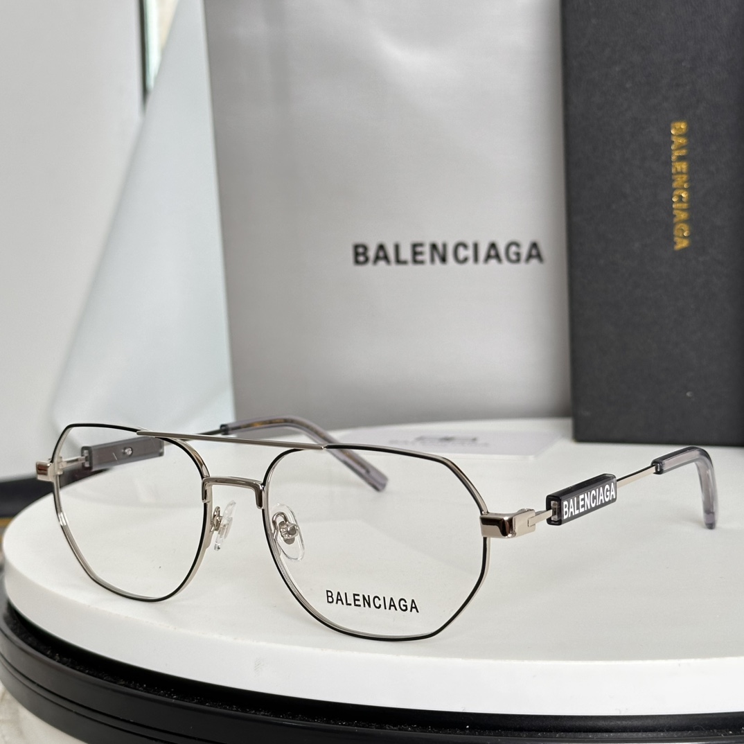 ‼️BALENCIAG*巴黎*世家
MODEL：BB0117O
SIZE：57口18-145
l