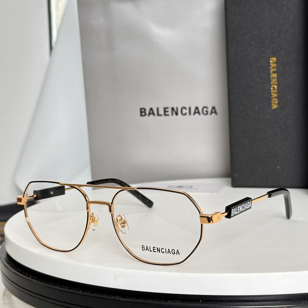  ‼️BALENCIAG*巴黎*世家
MODEL：BB0117O
SIZE：57口18-145
l