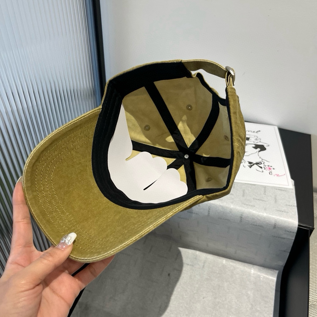 P

巴黎世家新款棒球帽，头围57cm