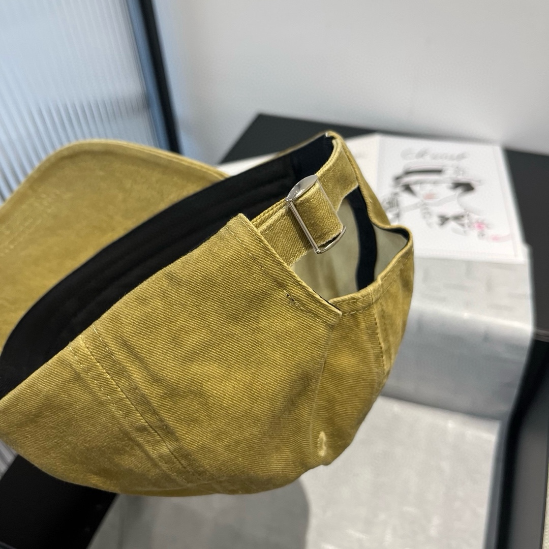 P

巴黎世家新款棒球帽，头围57cm