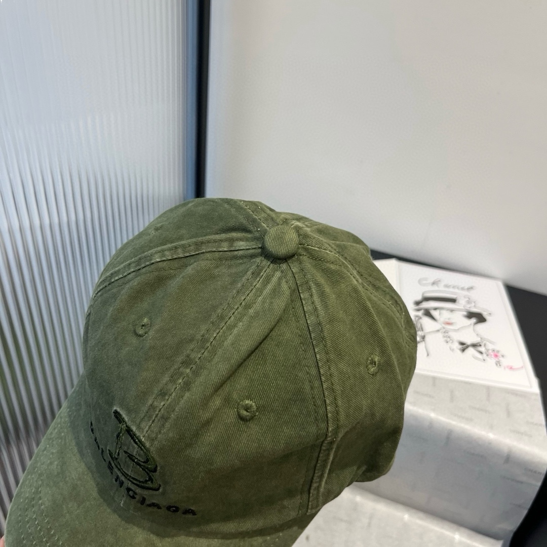 P

巴黎世家新款棒球帽，头围57cm