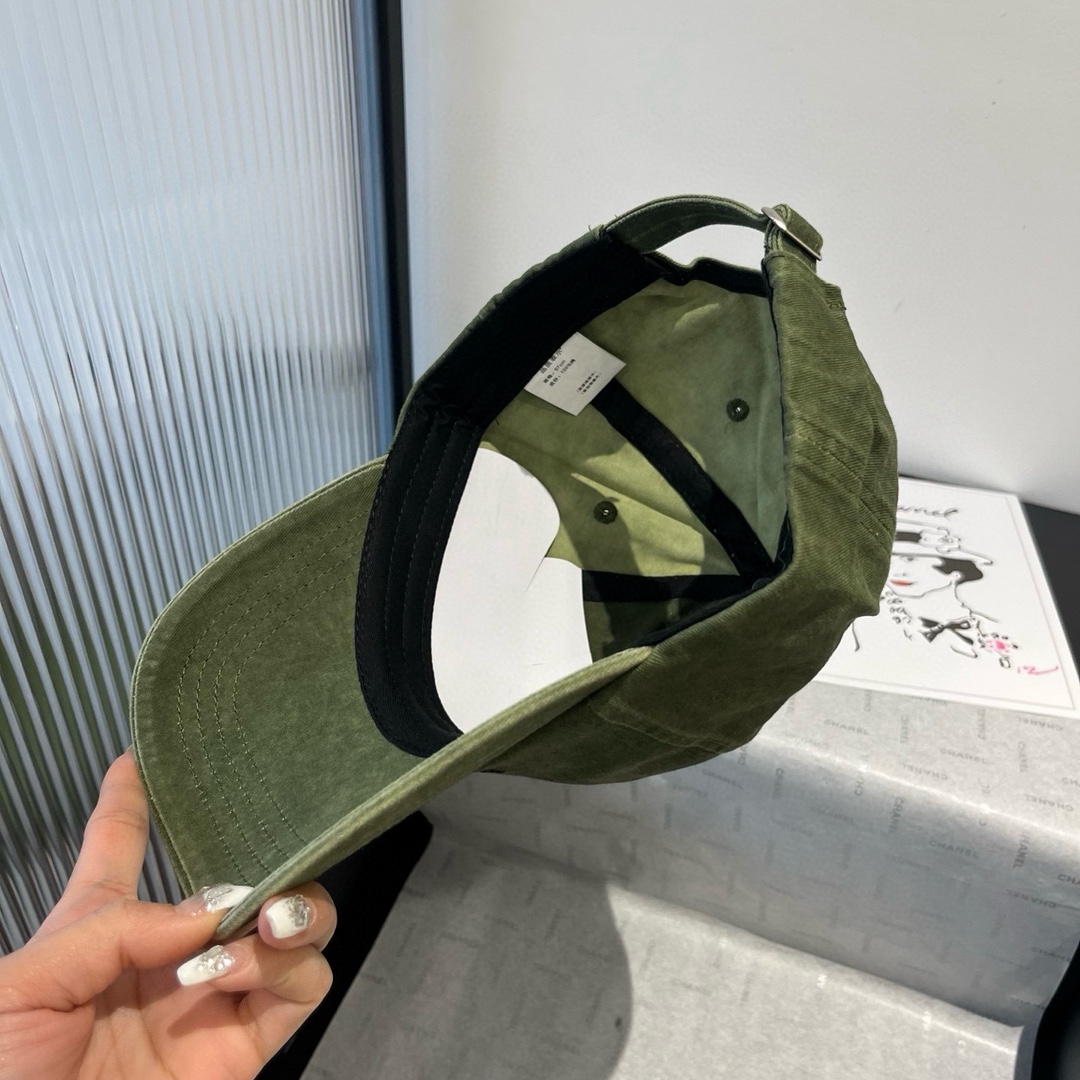 P

巴黎世家新款棒球帽，头围57cm