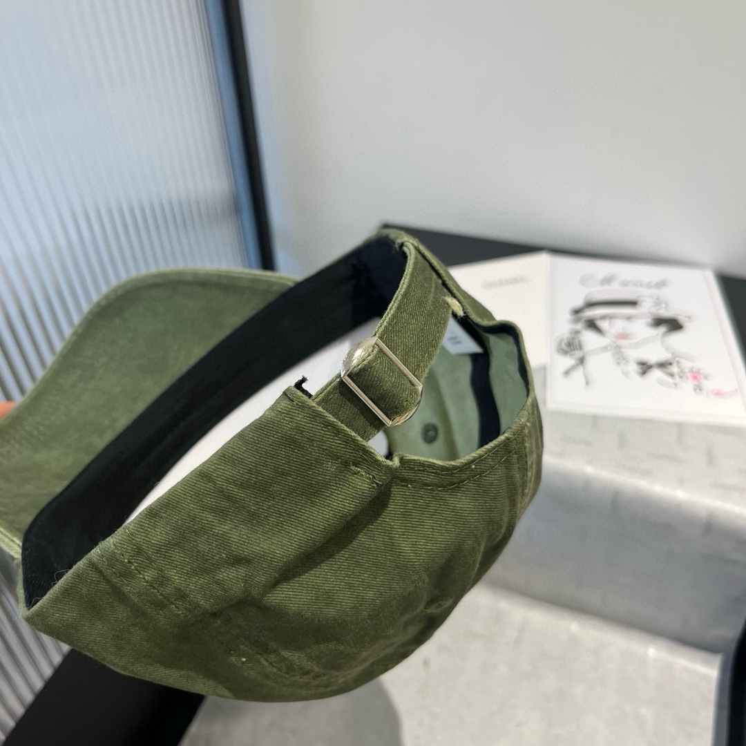 P

巴黎世家新款棒球帽，头围57cm