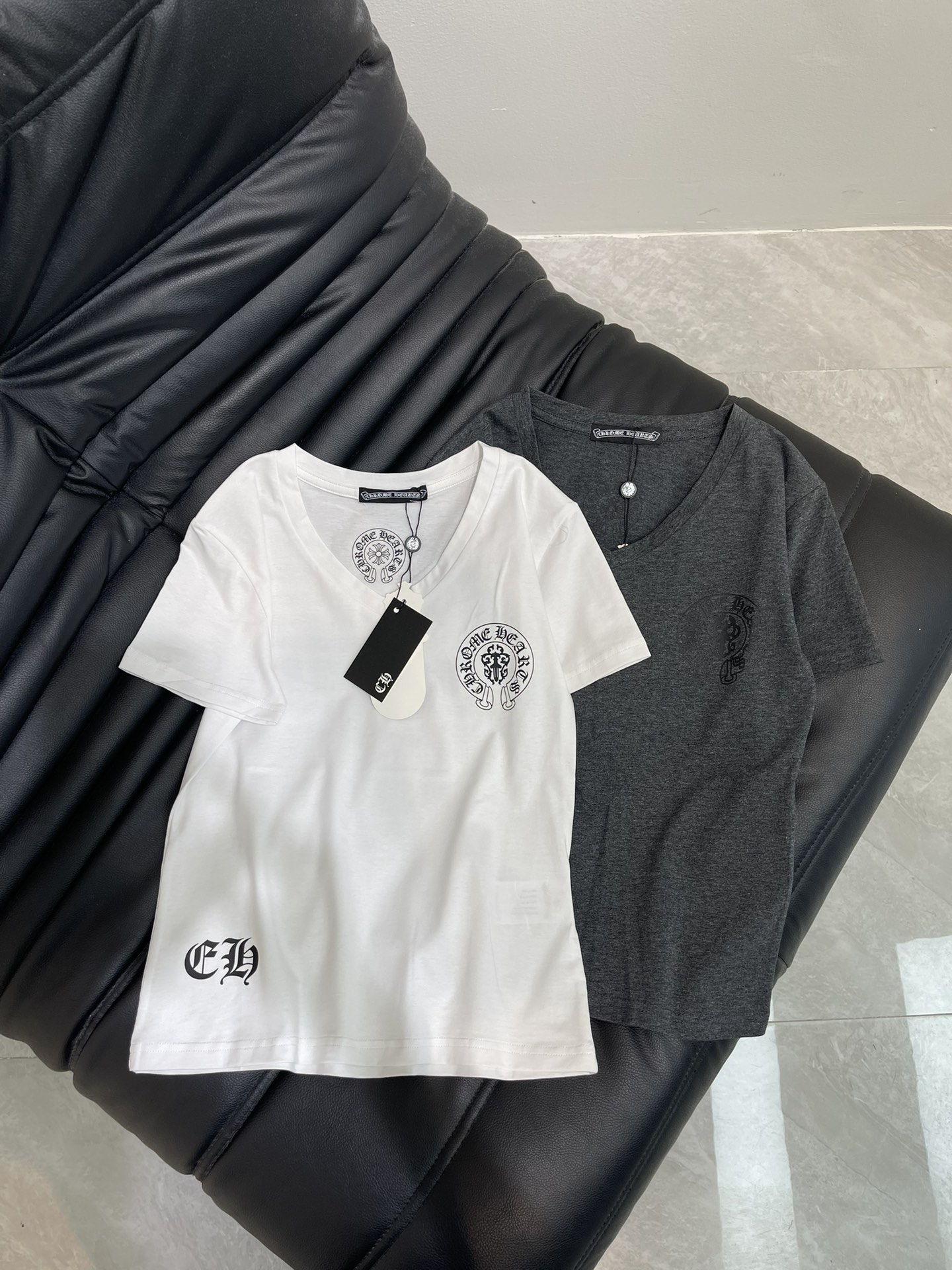 NO:427755,Croxin*25 Flag logo V-neck short-sleeved T. New summer original custom trend hot girl cool design front and rear cross print V-neck slim short-sleeved T-shirt women's versatile top/white gray SML, chrome hearts, T-shirt,tees, t-shirt,alexander wang19860909克罗心*25 国旗徽标V领短袖T.夏季新款原创定制潮流辣妹酷设计前后十字架印花V领修身显瘦短袖T恤女百搭上衣/白色 灰色 SML,,chrome hearts,T-shirt,tees，t-shirt,alexander wang,Women's clothing