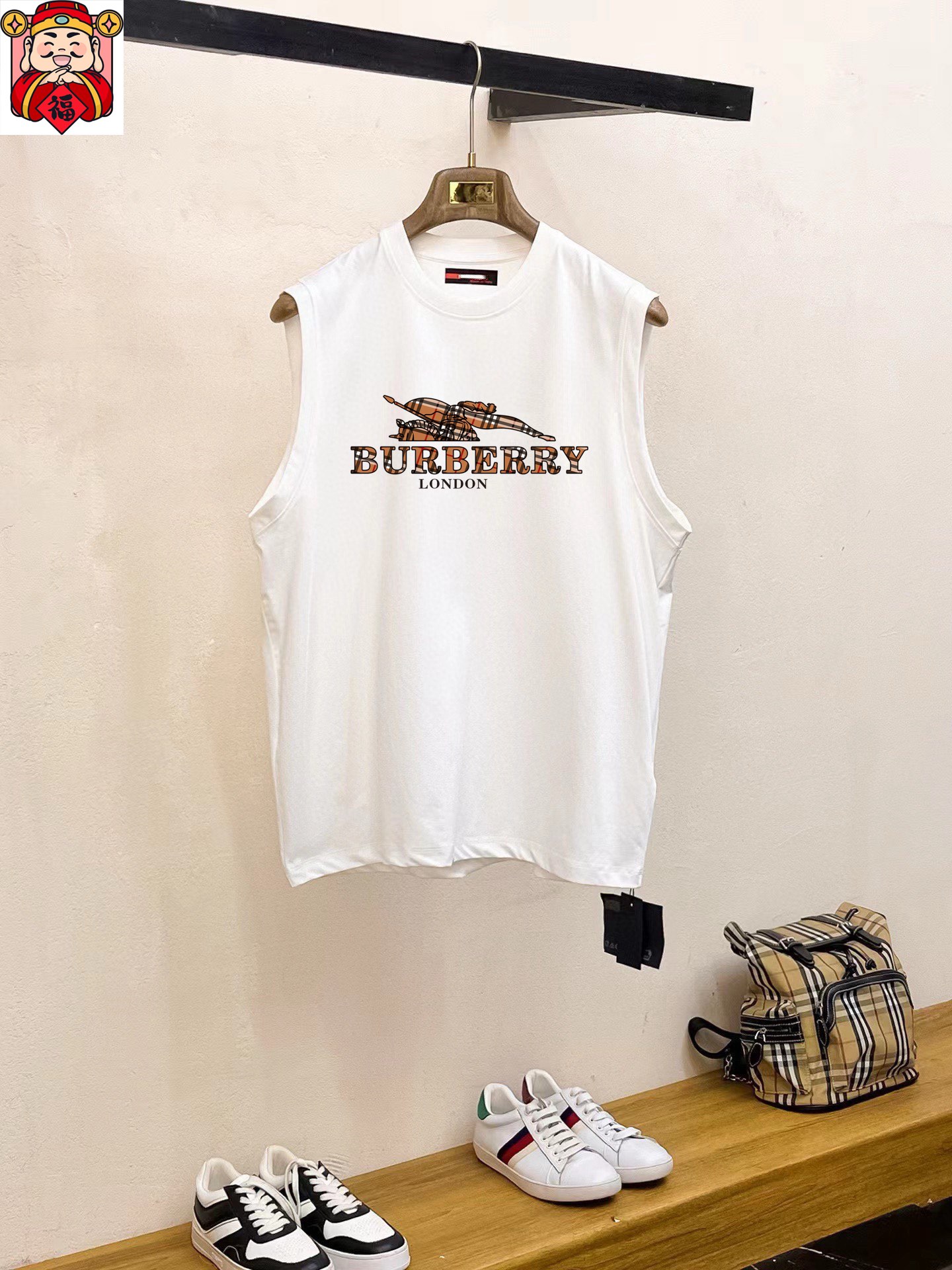 Burberry 品牌【BURBERRY 巴宝莉】2024夏季新品背心T袖 简约款式 任何人都可以轻松驾驶 进口定制丝光棉面料 手软舒适有型 吸汗透气