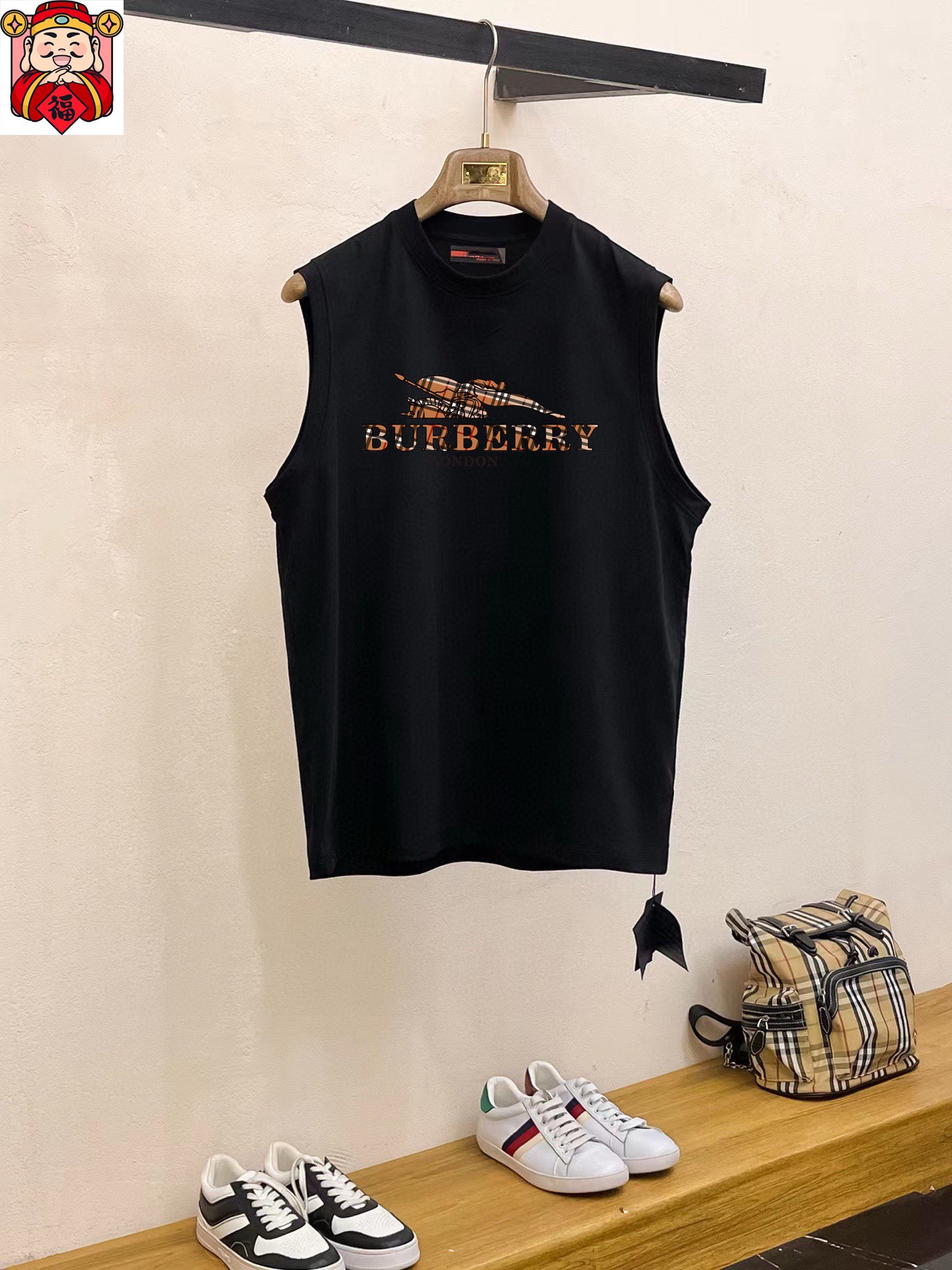 Burberry 品牌【BURBERRY 巴宝莉】2024夏季新品背心T袖 简约款式 任何人都可以轻松驾驶 进口定制丝光棉面料 手软舒适有型 吸汗透气