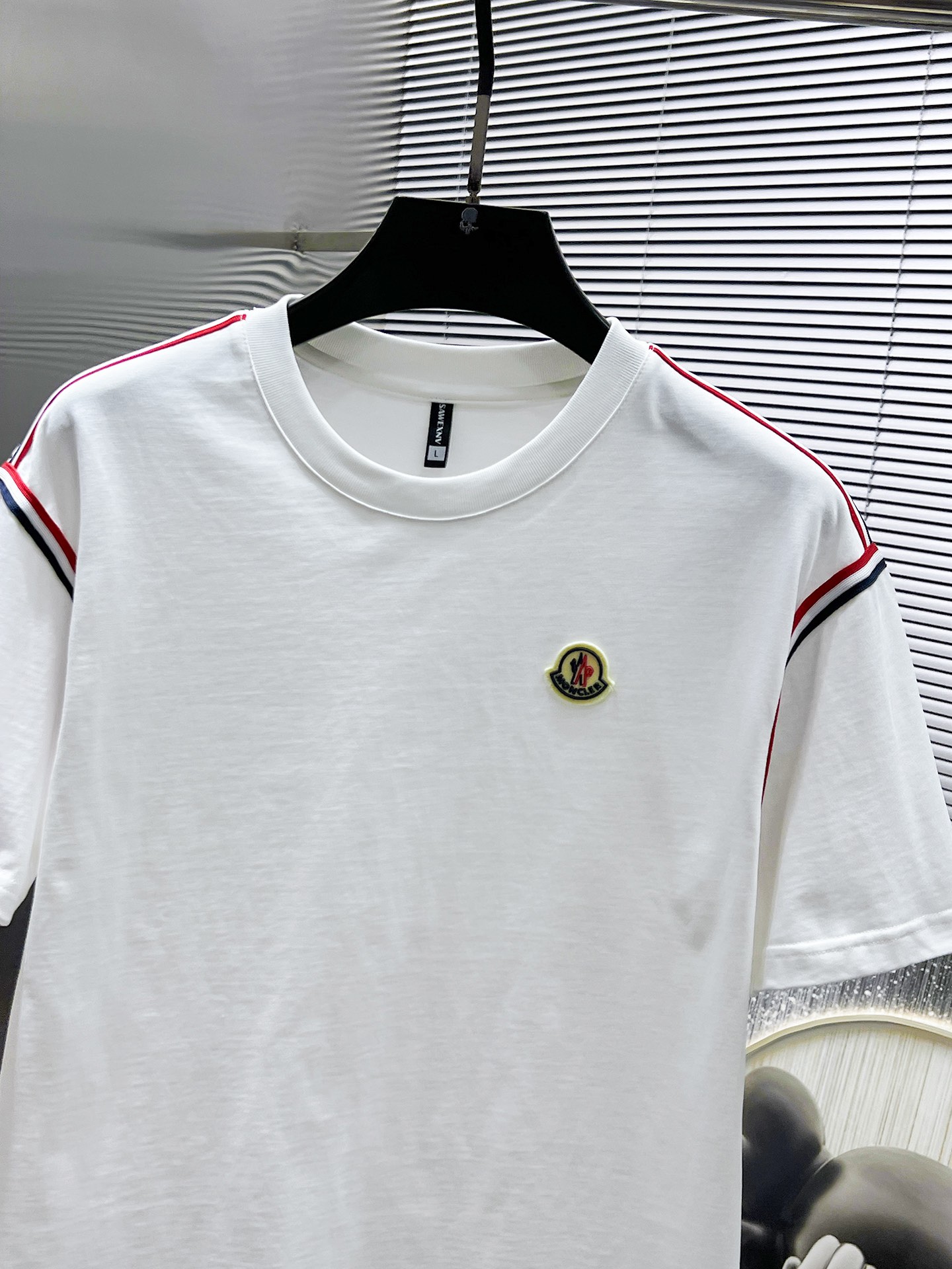 P260 蒙口  moncler  2025ss夏季新款 休闲 短袖 短裤 套装，高端版本！专柜定制面料 透气舒适度高，细节无可挑剔，品牌元素设计理念，体现高品质。手感细腻柔软！呈现休闲裁剪，上身版型超赞！🐯码数：M-3XL
