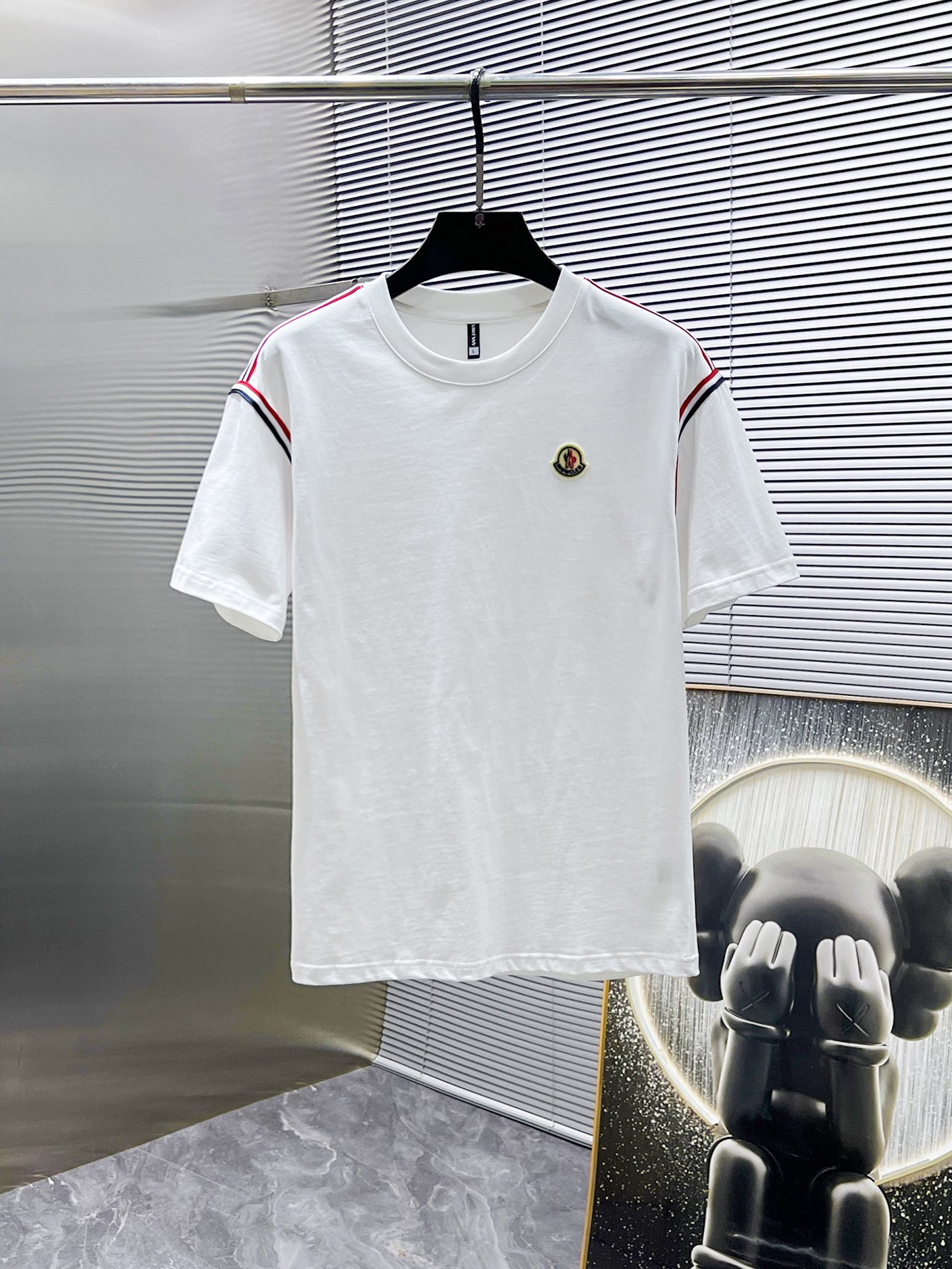 P260 蒙口  moncler  2025ss夏季新款 休闲 短袖 短裤 套装，高端版本！专柜定制面料 透气舒适度高，细节无可挑剔，品牌元素设计理念，体现高品质。手感细腻柔软！呈现休闲裁剪，上身版型超赞！🐯码数：M-3XL
