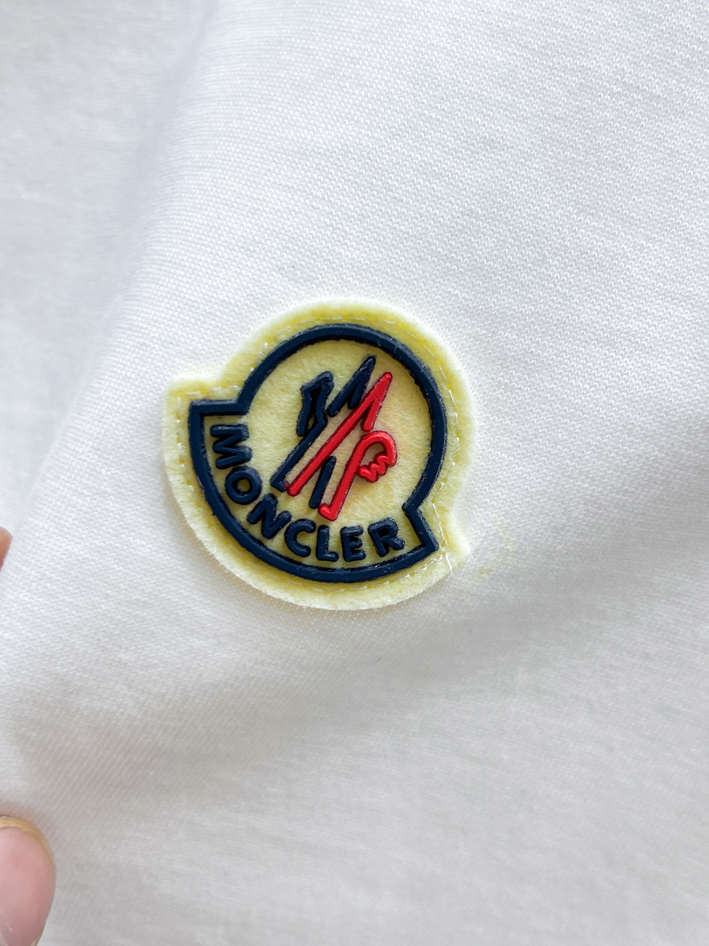P260 蒙口  moncler  2025ss夏季新款 休闲 短袖 短裤 套装，高端版本！专柜定制面料 透气舒适度高，细节无可挑剔，品牌元素设计理念，体现高品质。手感细腻柔软！呈现休闲裁剪，上身版型超赞！🐯码数：M-3XL