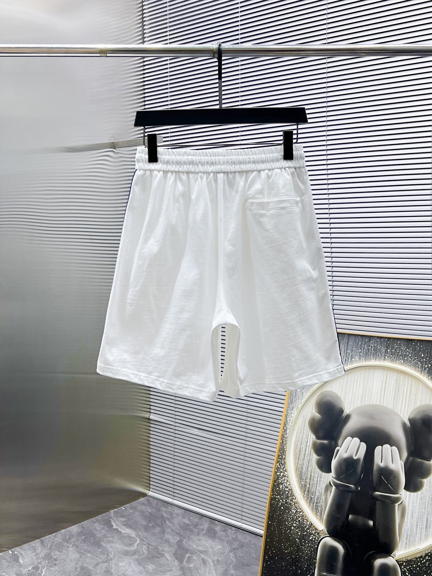 P260 蒙口  moncler  2025ss夏季新款 休闲 短袖 短裤 套装，高端版本！专柜定制面料 透气舒适度高，细节无可挑剔，品牌元素设计理念，体现高品质。手感细腻柔软！呈现休闲裁剪，上身版型超赞！🐯码数：M-3XL