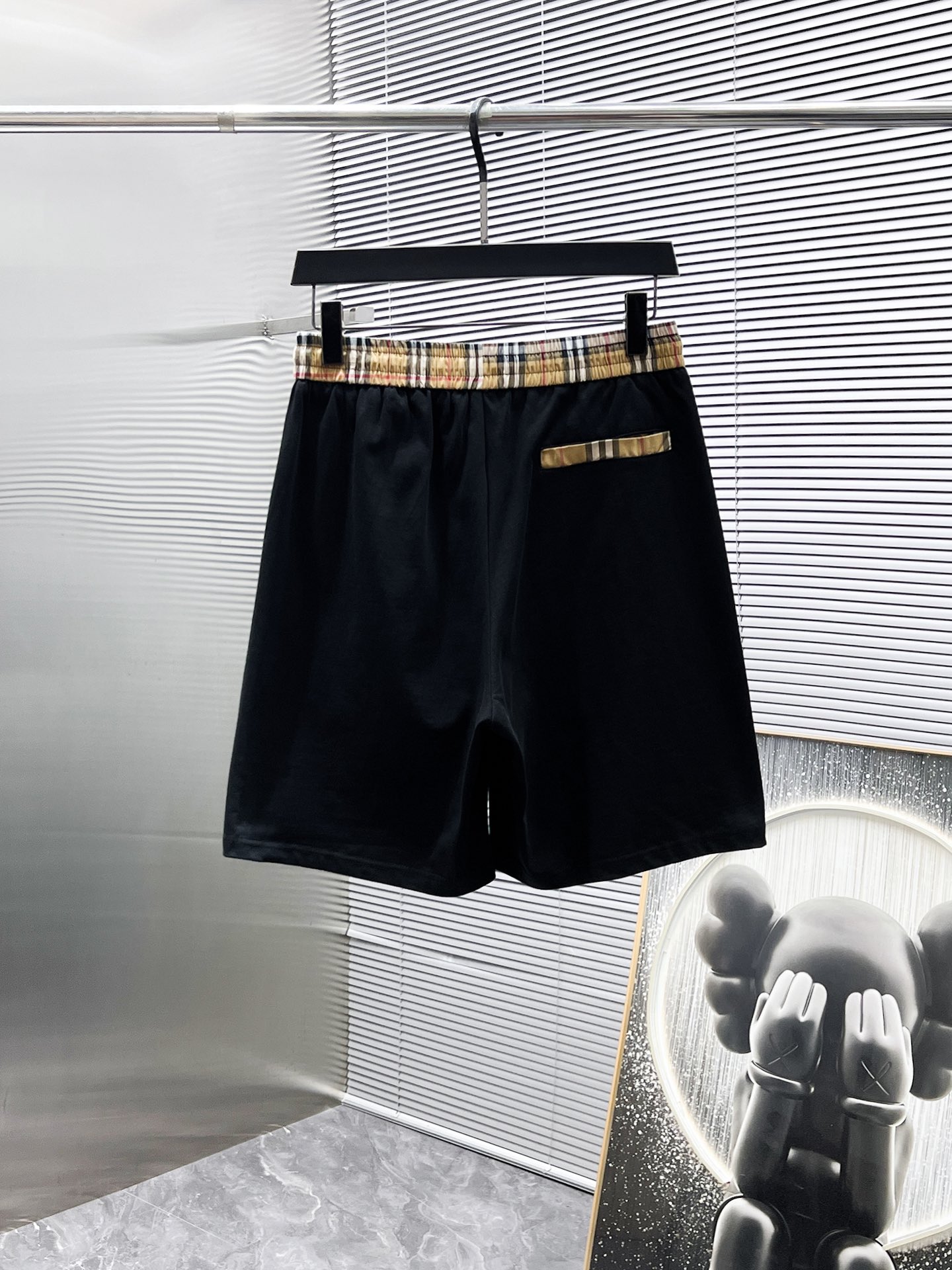 P260  巴宝莉  Burberry  2025ss夏季新款 休闲 短袖 短裤 套装，高端版本！专柜定制面料 透气舒适度高，细节无可挑剔，品牌元素设计理念，体现高品质。手感细腻柔软！呈现休闲裁剪，上身版型超赞！🐯码数：M-3XL
