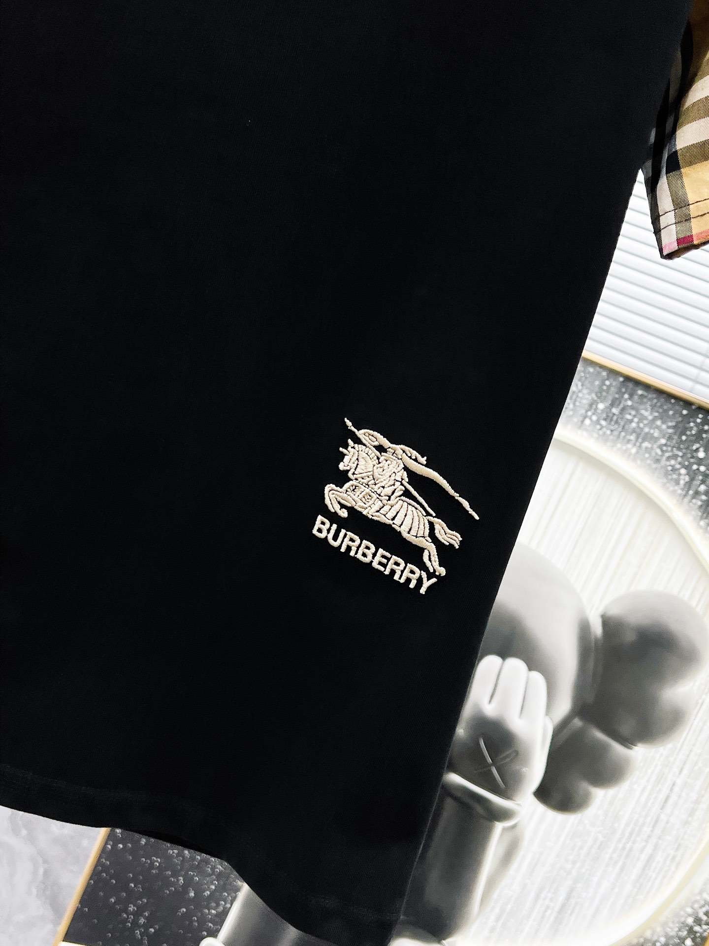 P260  巴宝莉  Burberry  2025ss夏季新款 休闲 短袖 短裤 套装，高端版本！专柜定制面料 透气舒适度高，细节无可挑剔，品牌元素设计理念，体现高品质。手感细腻柔软！呈现休闲裁剪，上身版型超赞！🐯码数：M-3XL
