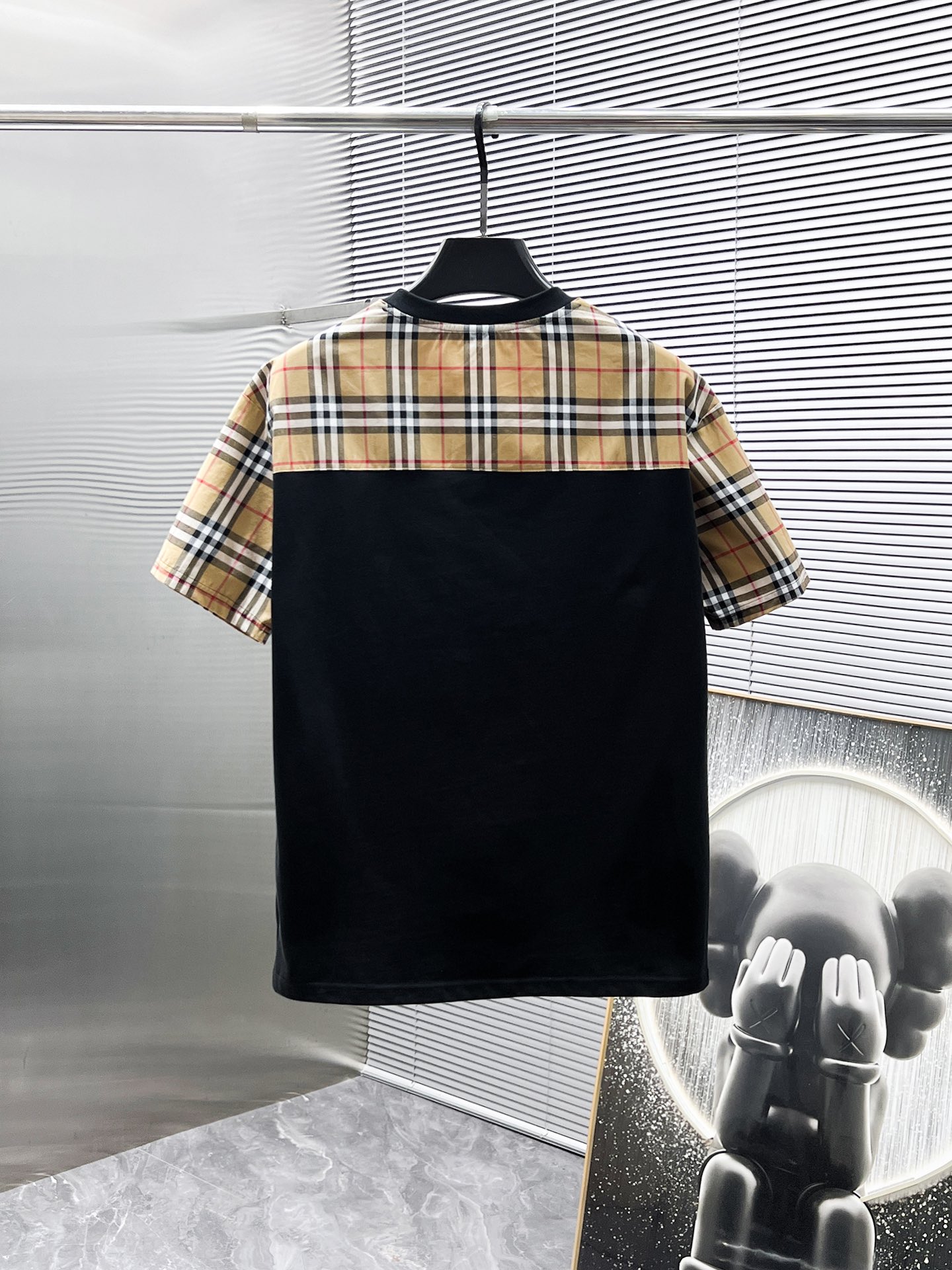 P260  巴宝莉  Burberry  2025ss夏季新款 休闲 短袖 短裤 套装，高端版本！专柜定制面料 透气舒适度高，细节无可挑剔，品牌元素设计理念，体现高品质。手感细腻柔软！呈现休闲裁剪，上身版型超赞！🐯码数：M-3XL