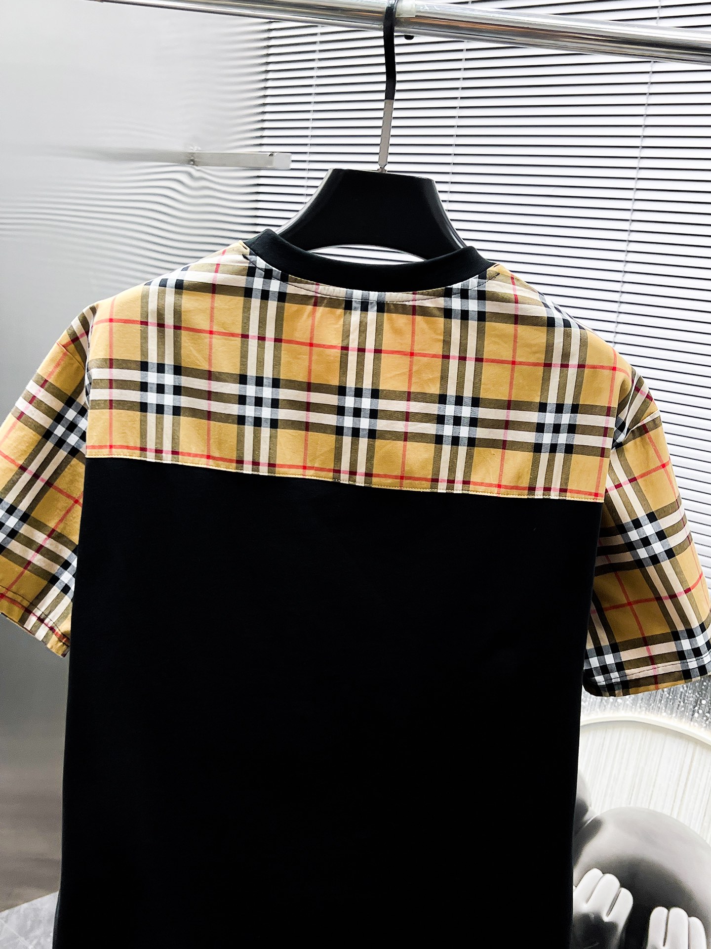 P260  巴宝莉  Burberry  2025ss夏季新款 休闲 短袖 短裤 套装，高端版本！专柜定制面料 透气舒适度高，细节无可挑剔，品牌元素设计理念，体现高品质。手感细腻柔软！呈现休闲裁剪，上身版型超赞！🐯码数：M-3XL