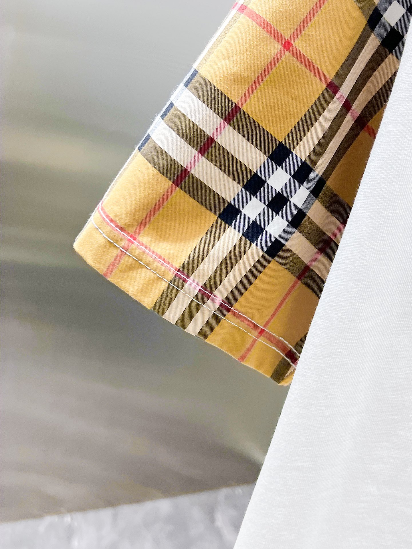 P260  巴宝莉  Burberry  2025ss夏季新款 休闲 短袖 短裤 套装，高端版本！专柜定制面料 透气舒适度高，细节无可挑剔，品牌元素设计理念，体现高品质。手感细腻柔软！呈现休闲裁剪，上身版型超赞！🐯码数：M-3XL