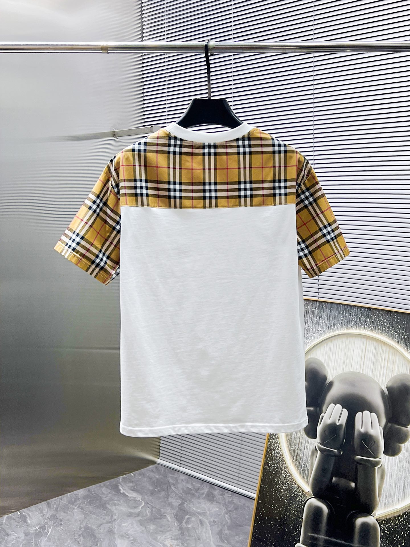 P260  巴宝莉  Burberry  2025ss夏季新款 休闲 短袖 短裤 套装，高端版本！专柜定制面料 透气舒适度高，细节无可挑剔，品牌元素设计理念，体现高品质。手感细腻柔软！呈现休闲裁剪，上身版型超赞！🐯码数：M-3XL