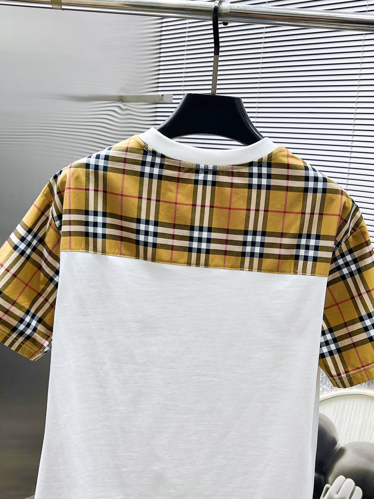 P260  巴宝莉  Burberry  2025ss夏季新款 休闲 短袖 短裤 套装，高端版本！专柜定制面料 透气舒适度高，细节无可挑剔，品牌元素设计理念，体现高品质。手感细腻柔软！呈现休闲裁剪，上身版型超赞！🐯码数：M-3XL