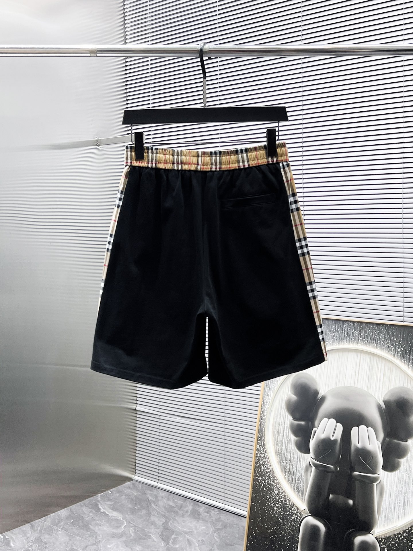 P260  巴宝莉  Burberry  2025ss夏季新款 休闲 短袖 短裤 套装，高端版本！专柜定制面料 透气舒适度高，细节无可挑剔，品牌元素设计理念，体现高品质。手感细腻柔软！呈现休闲裁剪，上身版型超赞！🐯码数：M-3XL
