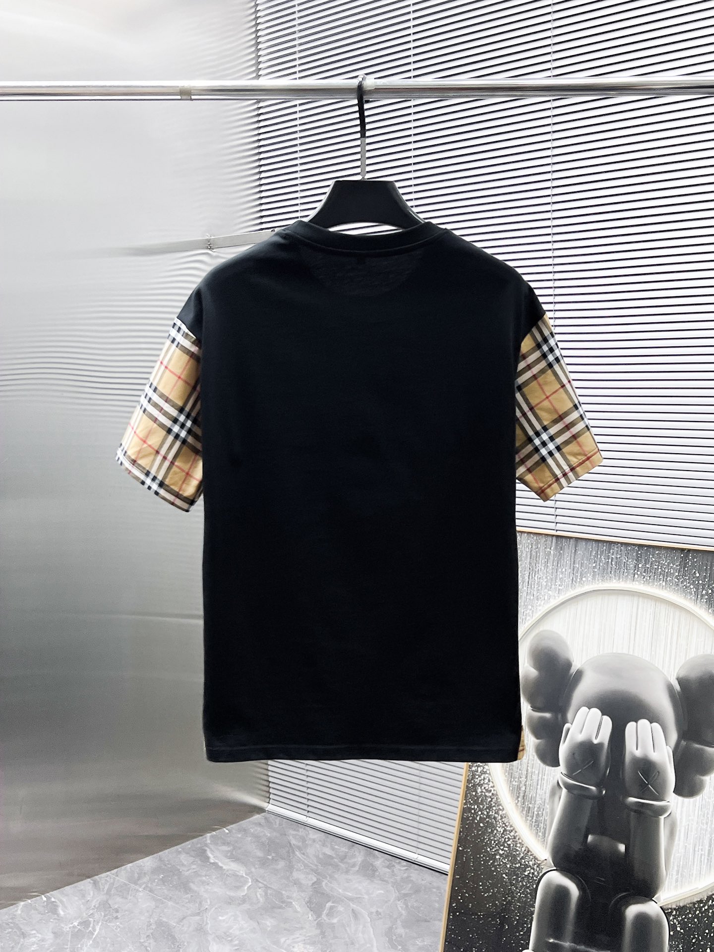 P260  巴宝莉  Burberry  2025ss夏季新款 休闲 短袖 短裤 套装，高端版本！专柜定制面料 透气舒适度高，细节无可挑剔，品牌元素设计理念，体现高品质。手感细腻柔软！呈现休闲裁剪，上身版型超赞！🐯码数：M-3XL