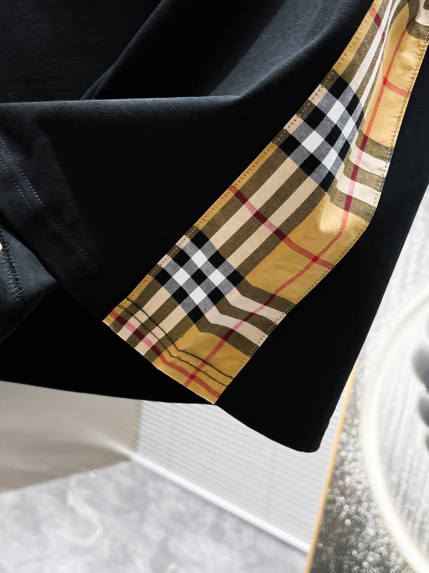 P260  巴宝莉  Burberry  2025ss夏季新款 休闲 短袖 短裤 套装，高端版本！专柜定制面料 透气舒适度高，细节无可挑剔，品牌元素设计理念，体现高品质。手感细腻柔软！呈现休闲裁剪，上身版型超赞！🐯码数：M-3XL