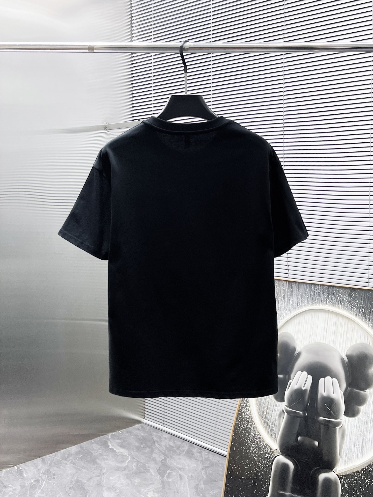 P260  普拉达  Prada  2025ss夏季新款 休闲 短袖 短裤 套装，高端版本！专柜定制面料 透气舒适度高，细节无可挑剔，品牌元素设计理念，体现高品质。手感细腻柔软！呈现休闲裁剪，上身版型超赞！🐯码数：M-3XL