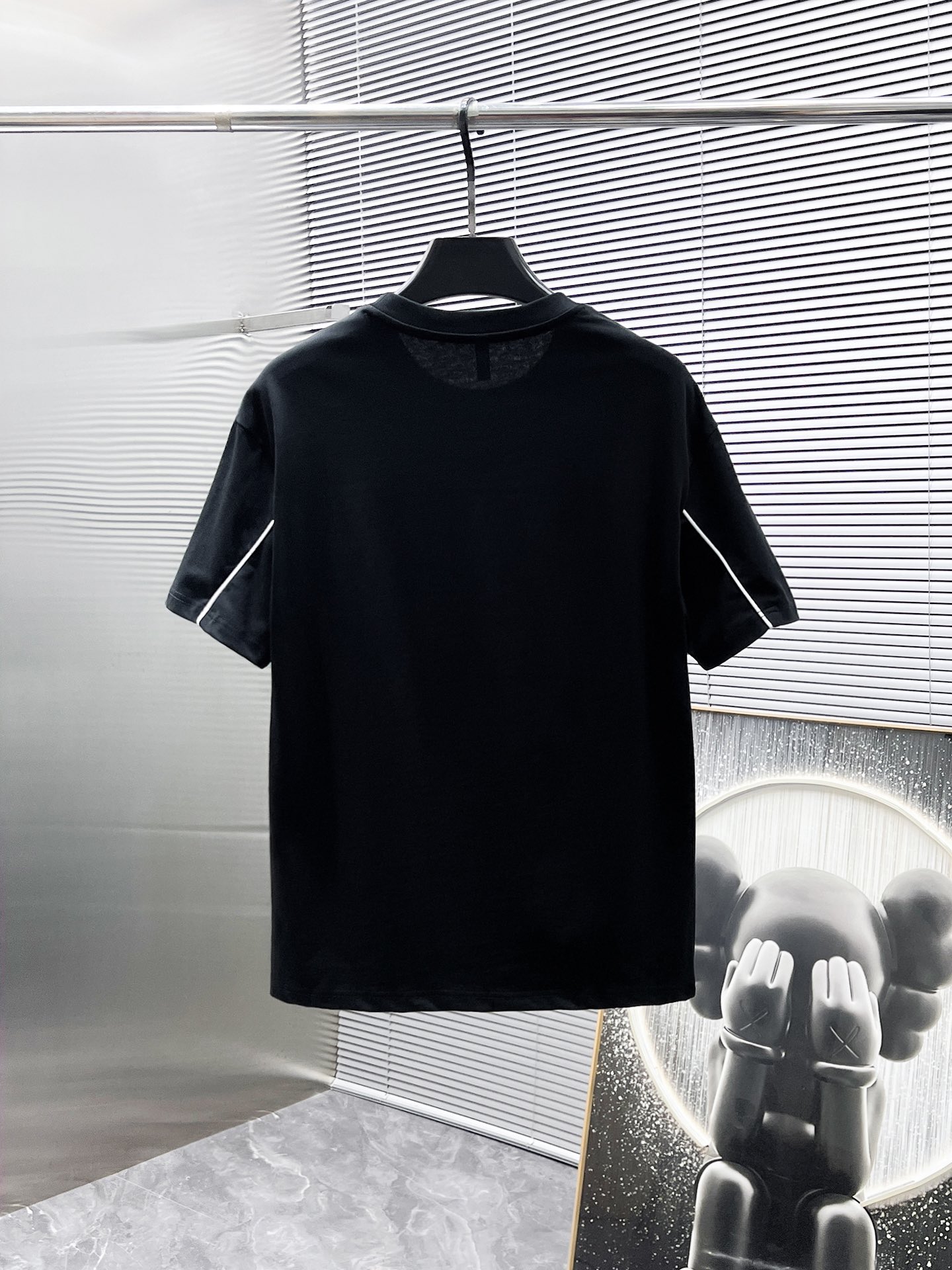 P260  普拉达  Prada  2025ss夏季新款 休闲 短袖 短裤 套装，高端版本！专柜定制面料 透气舒适度高，细节无可挑剔，品牌元素设计理念，体现高品质。手感细腻柔软！呈现休闲裁剪，上身版型超赞！🐯码数：M-3XL