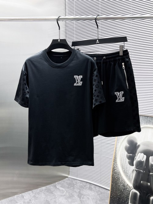 Louis Vuitton 2025 Summer New Men's Casual Short Sleeve Shorts Set 1 Louis Vuitton 2025 Summer New Men's Casual Short Sleeve Shorts Set