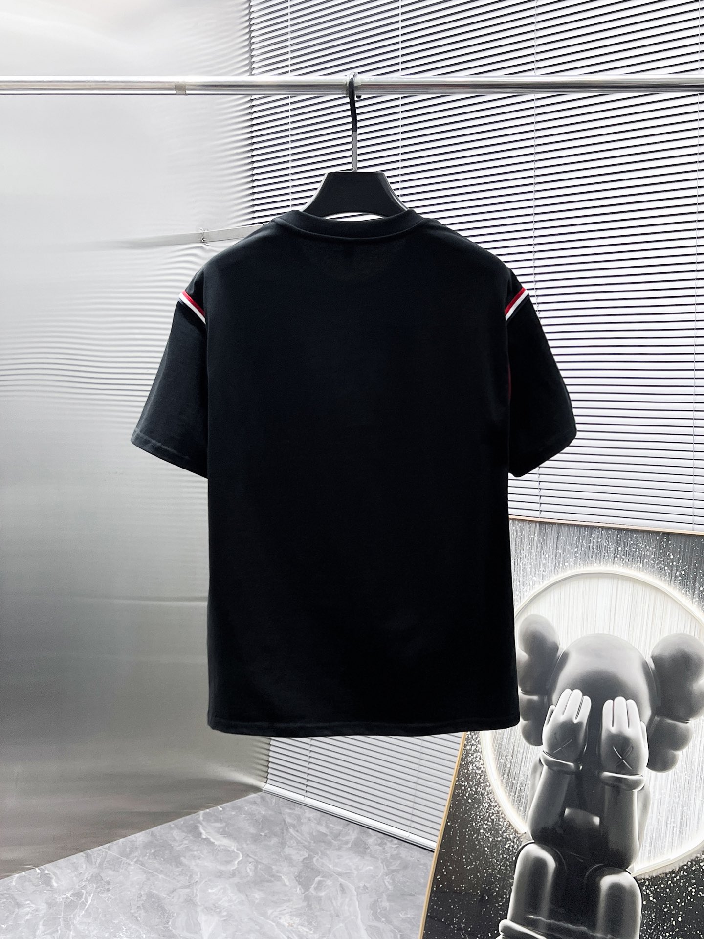 P260 蒙口  moncler  2025ss夏季新款 休闲 短袖 短裤 套装，高端版本！专柜定制面料 透气舒适度高，细节无可挑剔，品牌元素设计理念，体现高品质。手感细腻柔软！呈现休闲裁剪，上身版型超赞！🐯码数：M-3XL