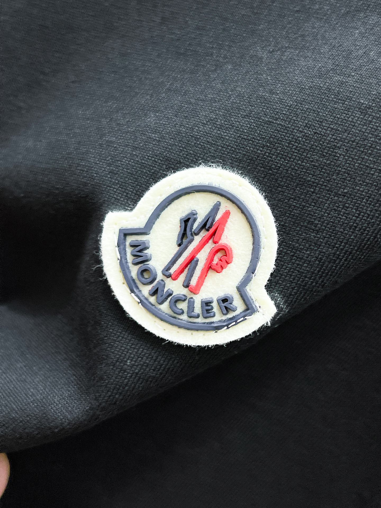 P260 蒙口  moncler  2025ss夏季新款 休闲 短袖 短裤 套装，高端版本！专柜定制面料 透气舒适度高，细节无可挑剔，品牌元素设计理念，体现高品质。手感细腻柔软！呈现休闲裁剪，上身版型超赞！🐯码数：M-3XL