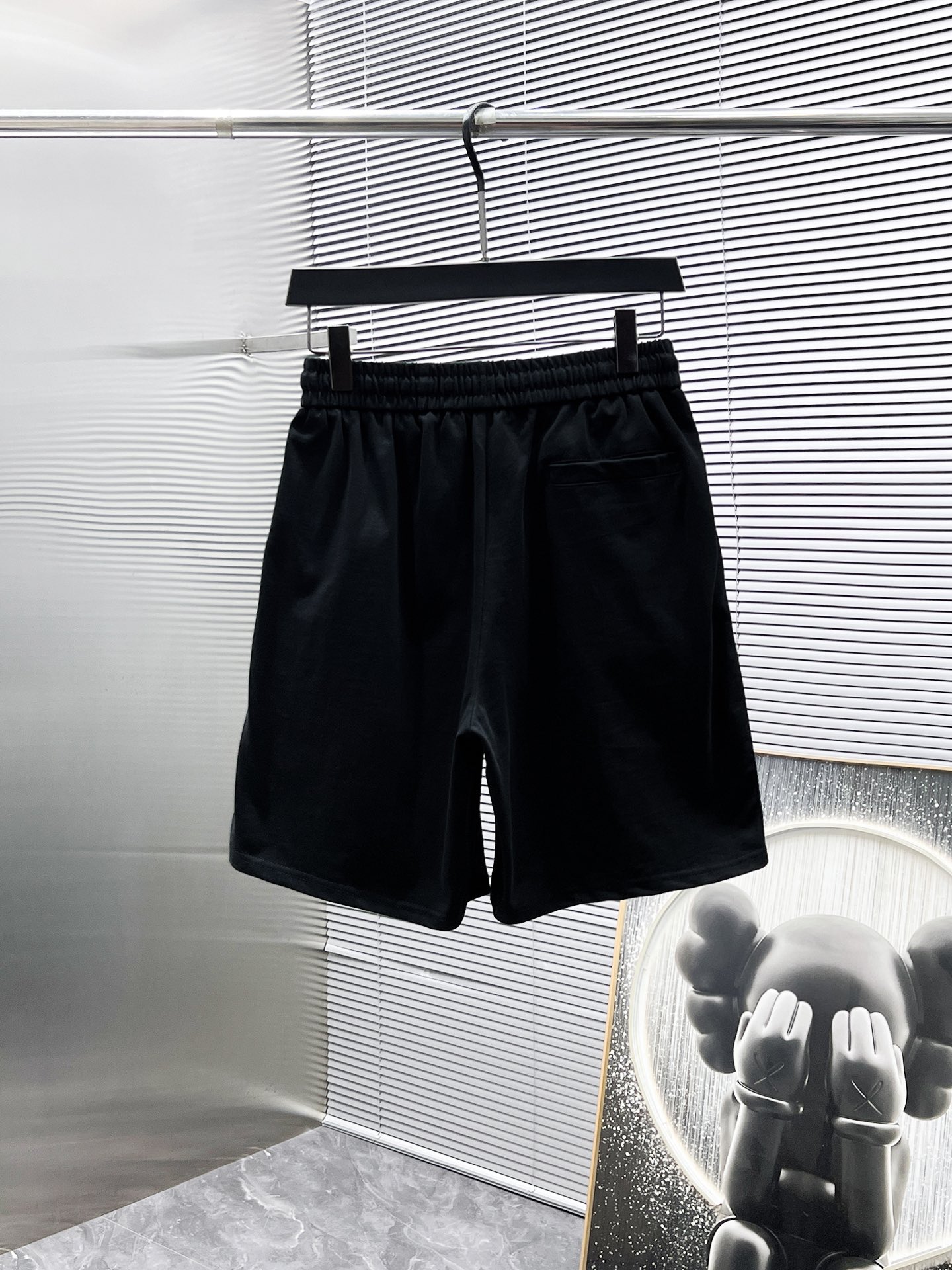 P260 蒙口  moncler  2025ss夏季新款 休闲 短袖 短裤 套装，高端版本！专柜定制面料 透气舒适度高，细节无可挑剔，品牌元素设计理念，体现高品质。手感细腻柔软！呈现休闲裁剪，上身版型超赞！🐯码数：M-3XL