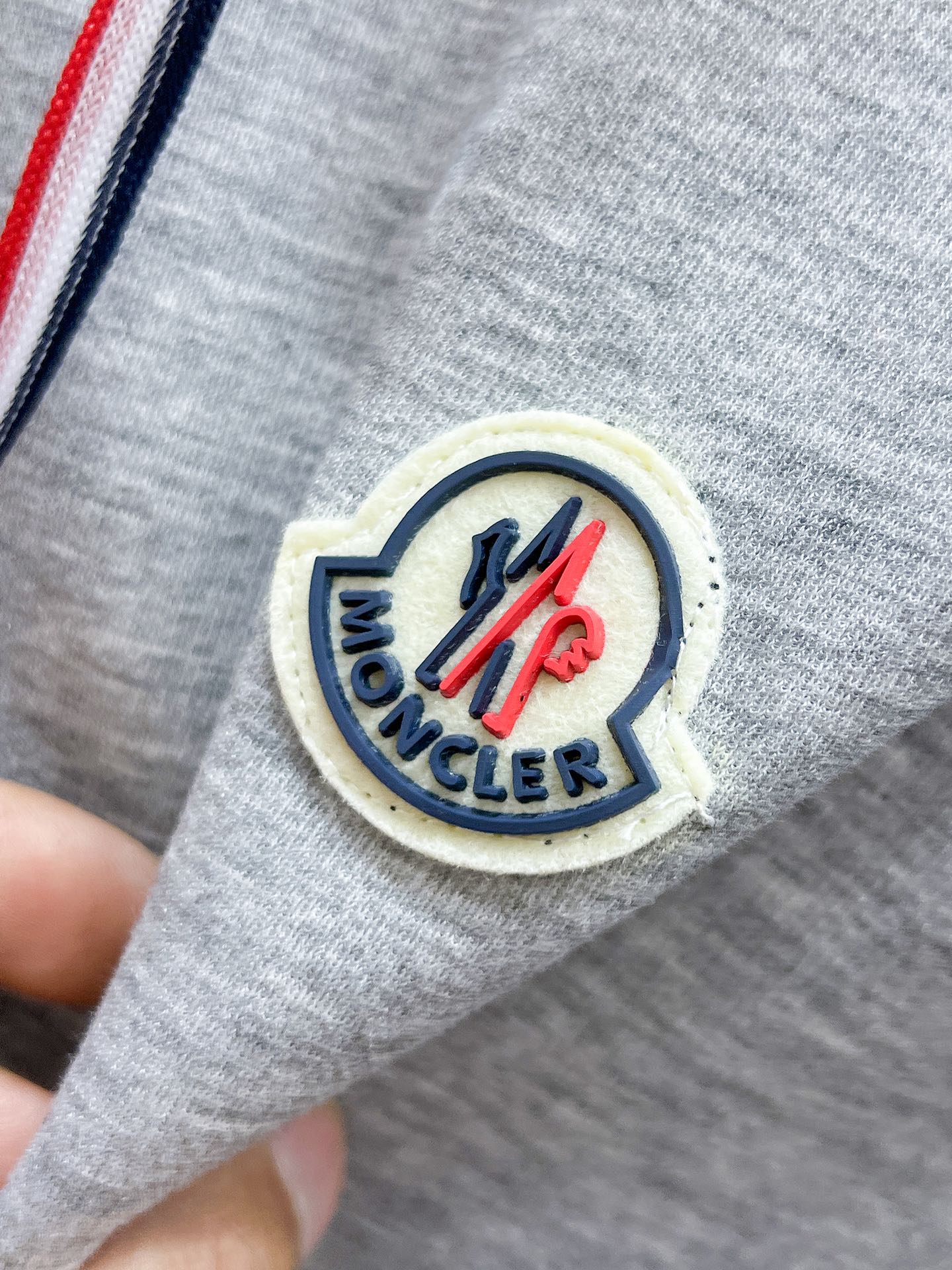 P260  蒙口  moncler  2025ss夏季新款 休闲 短袖 短裤 套装，高端版本！专柜定制面料 透气舒适度高，细节无可挑剔，品牌元素设计理念，体现高品质。手感细腻柔软！呈现休闲裁剪，上身版型超赞！🐯码数：M-3XL