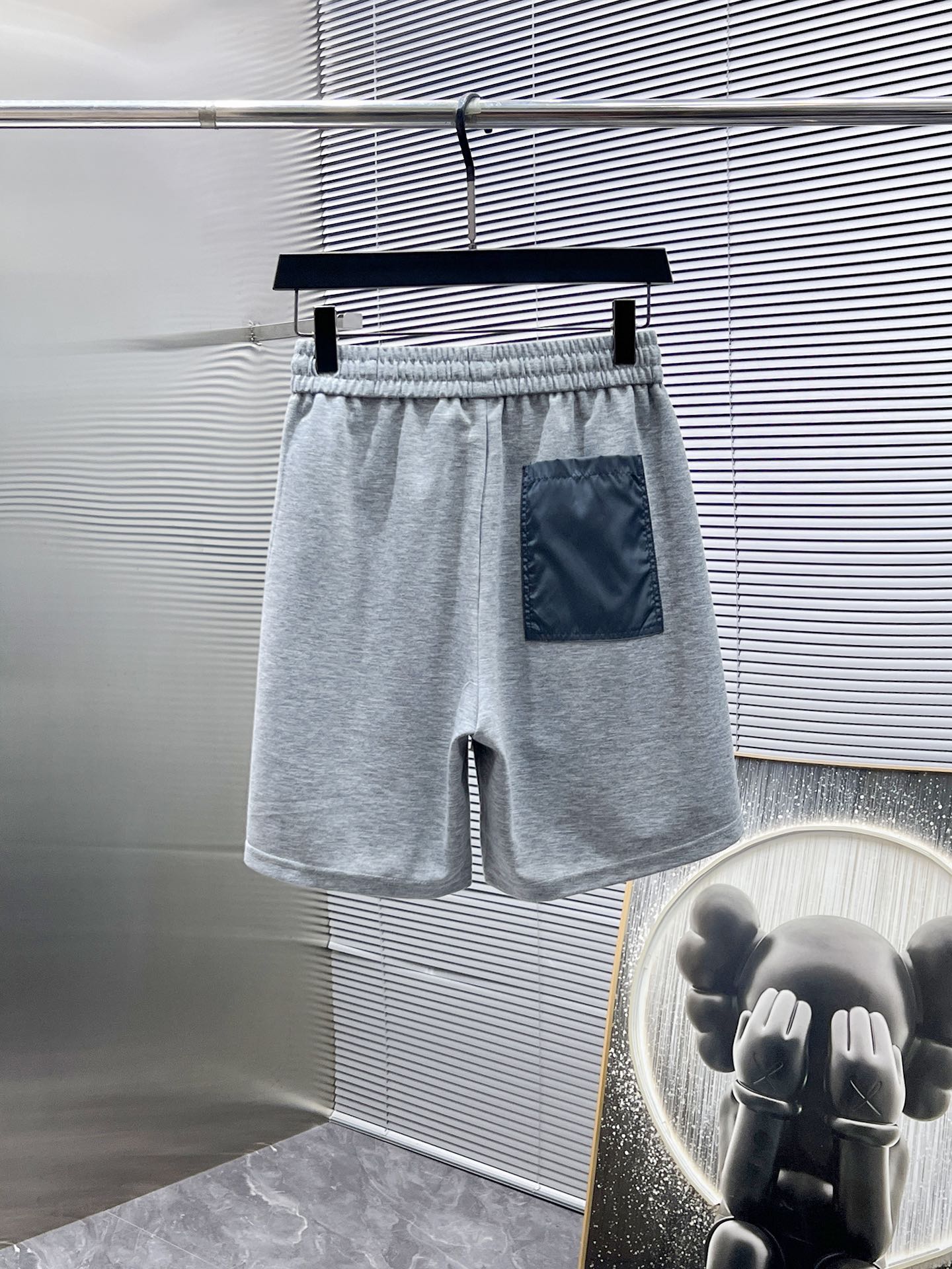 P260  蒙口  moncler  2025ss夏季新款 休闲 短袖 短裤 套装，高端版本！专柜定制面料 透气舒适度高，细节无可挑剔，品牌元素设计理念，体现高品质。手感细腻柔软！呈现休闲裁剪，上身版型超赞！🐯码数：M-3XL