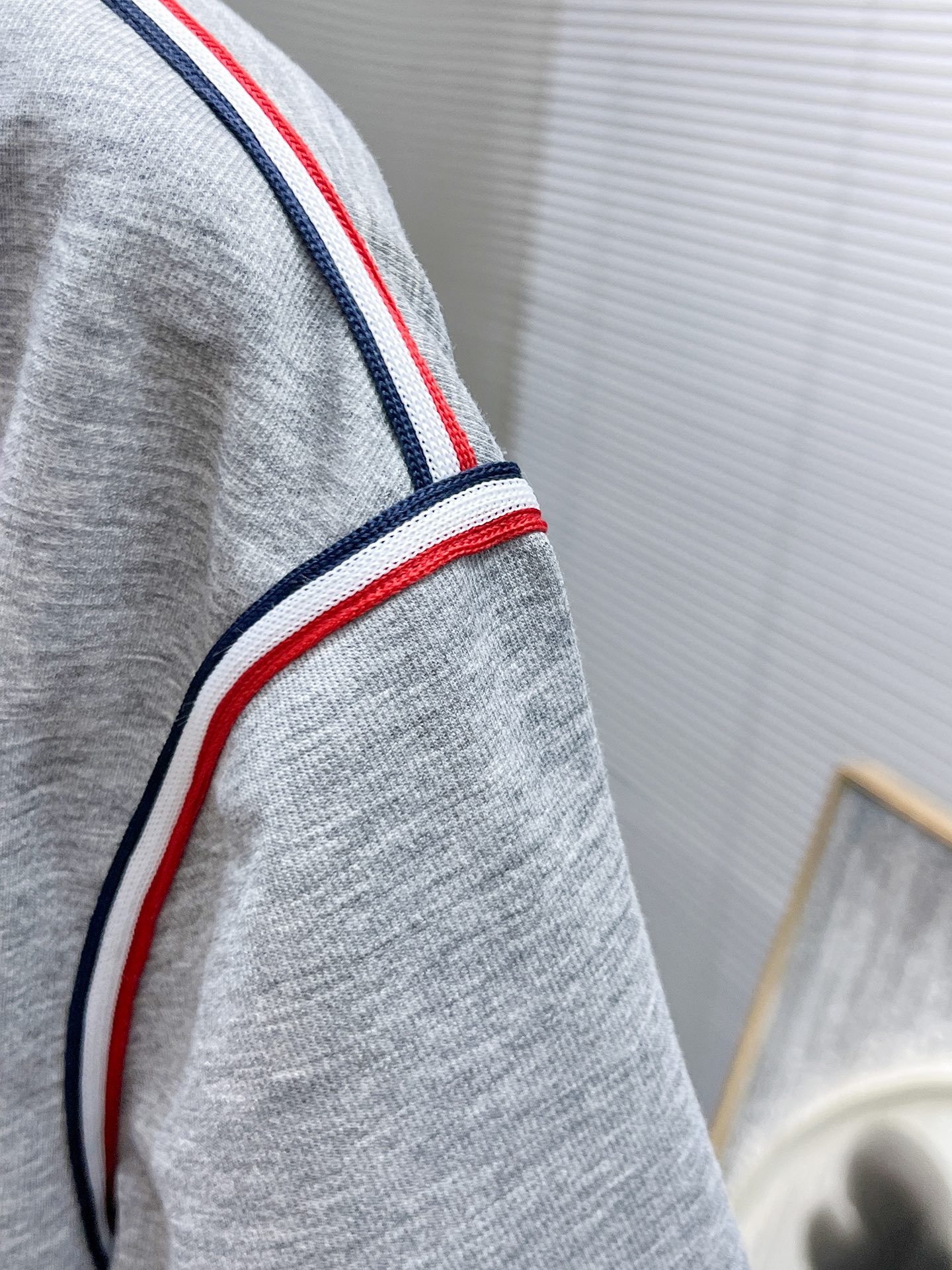 P260  蒙口  moncler  2025ss夏季新款 休闲 短袖 短裤 套装，高端版本！专柜定制面料 透气舒适度高，细节无可挑剔，品牌元素设计理念，体现高品质。手感细腻柔软！呈现休闲裁剪，上身版型超赞！🐯码数：M-3XL