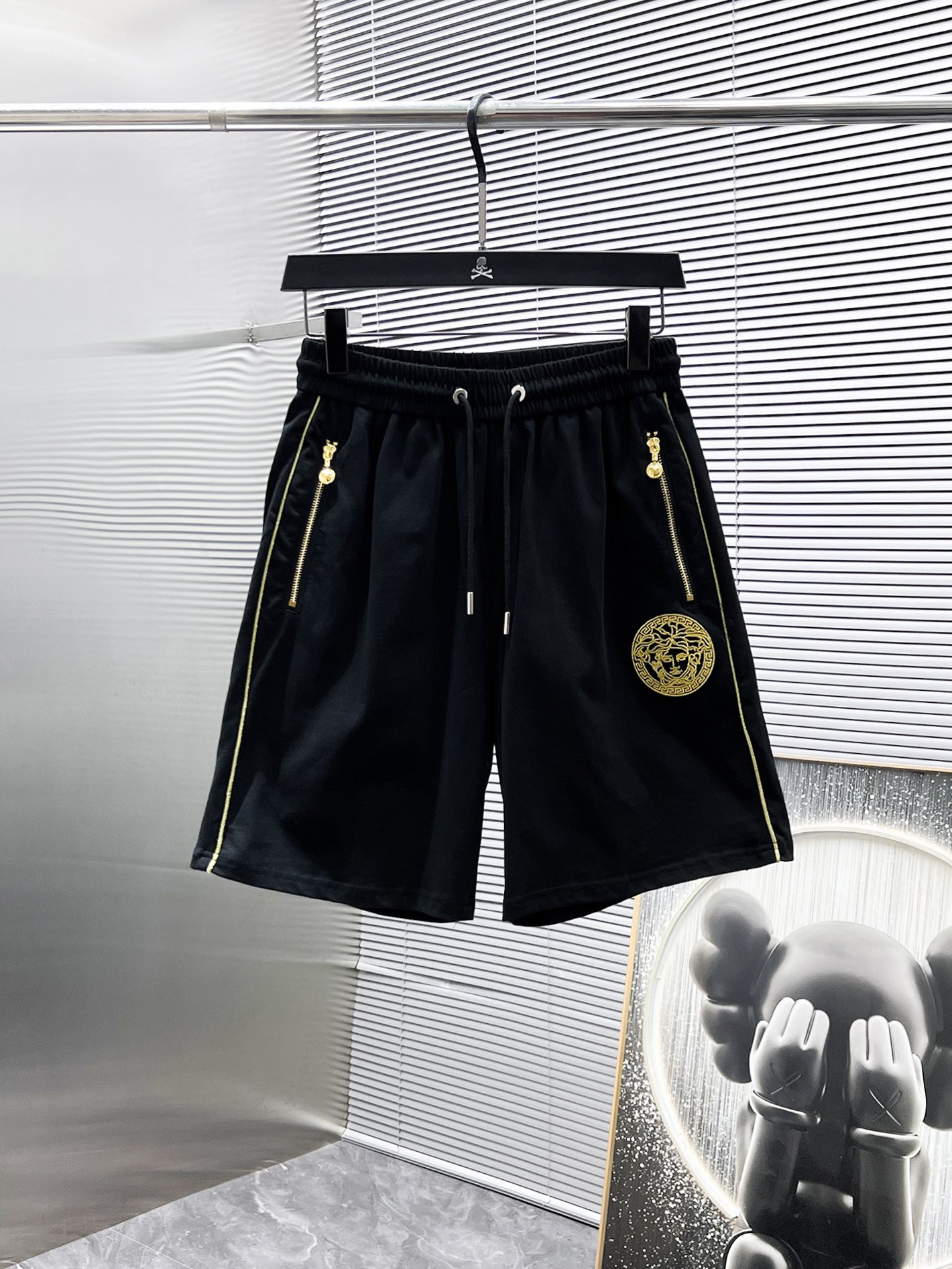 Versace 2025 Summer Men's Black Medusa Logo Short Sleeve Shorts Set 9 i1749742823 4677 7