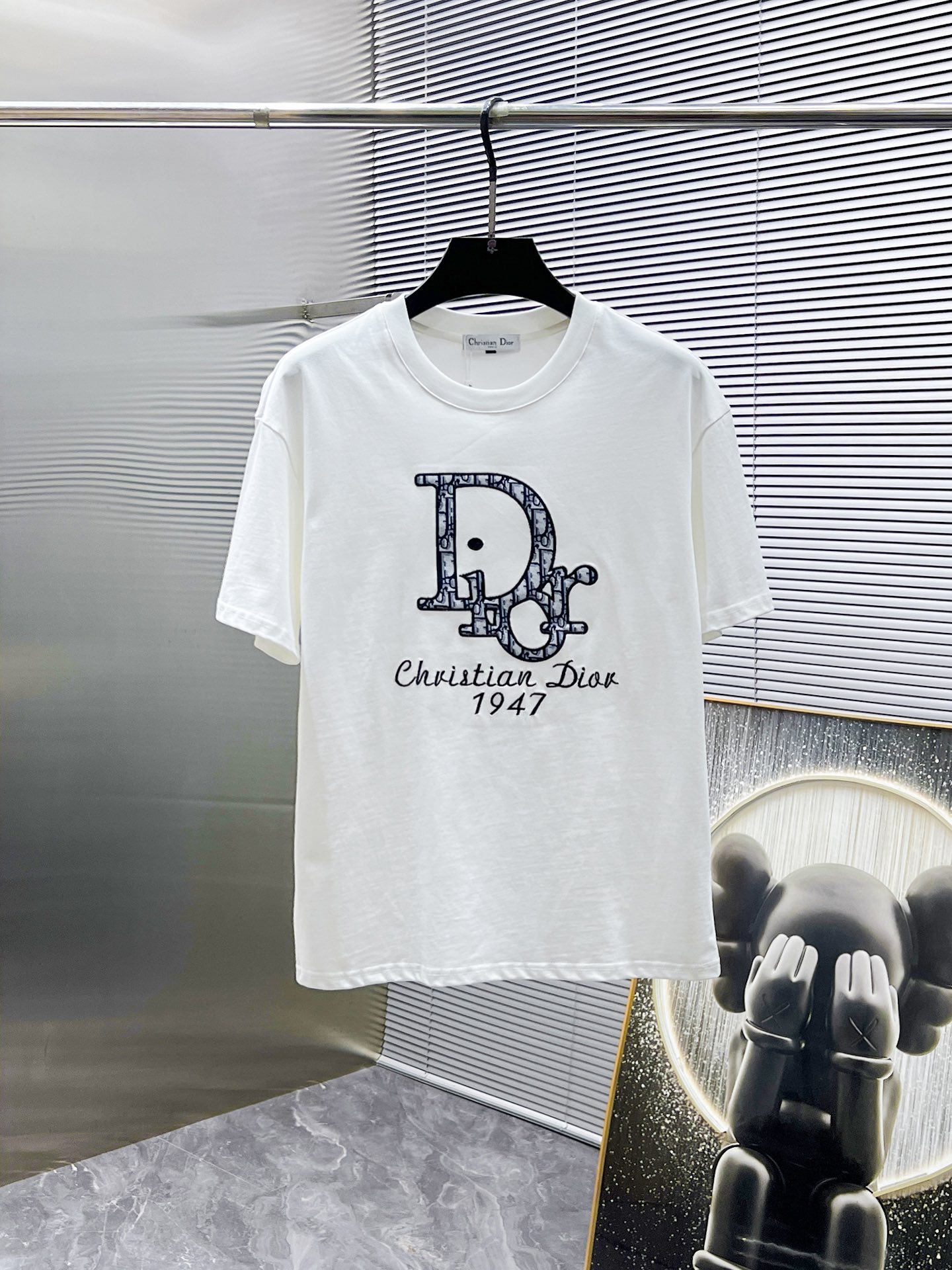 P260  迪奥  Dior  2025ss夏季新款 休闲 短袖 短裤 套装，高端版本！专柜定制面料 透气舒适度高，细节无可挑剔，品牌元素设计理念，体现高品质。手感细腻柔软！呈现休闲裁剪，上身版型超赞！🐯码数：M-3XL