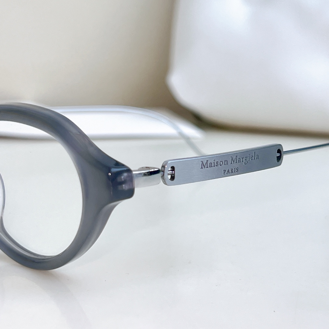  zP开模 纯钛笔 TITANIUM
Maison Margiela x Gentle Monster
