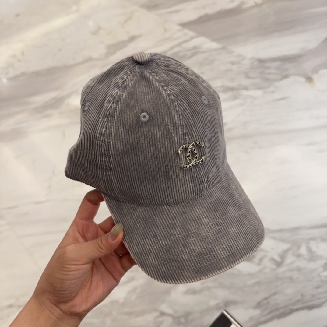 


香奈儿 新款高品质丝绒棒球帽，高级定制，做工精细，欧美时尚风格，