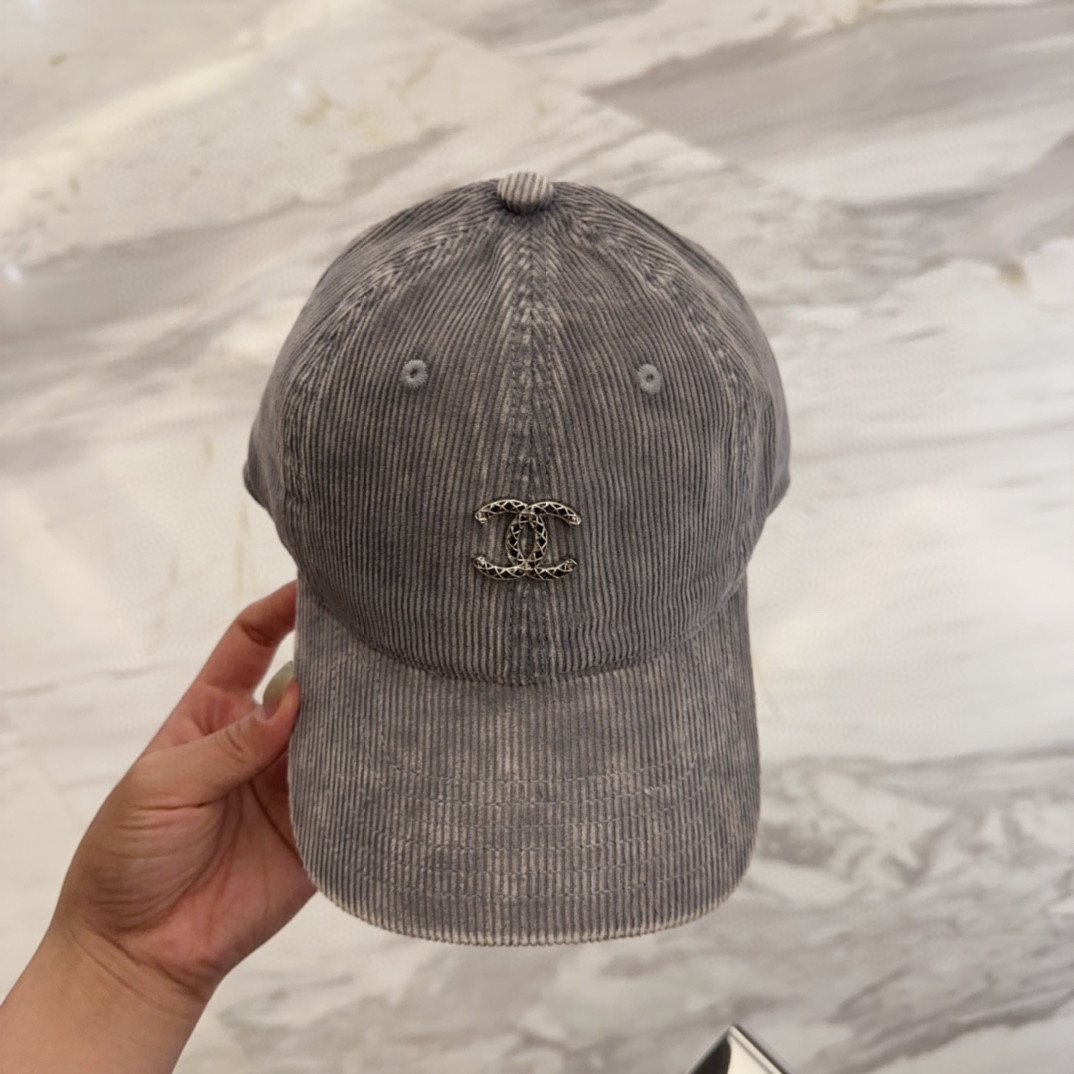 


香奈儿 新款高品质丝绒棒球帽，高级定制，做工精细，欧美时尚风格，