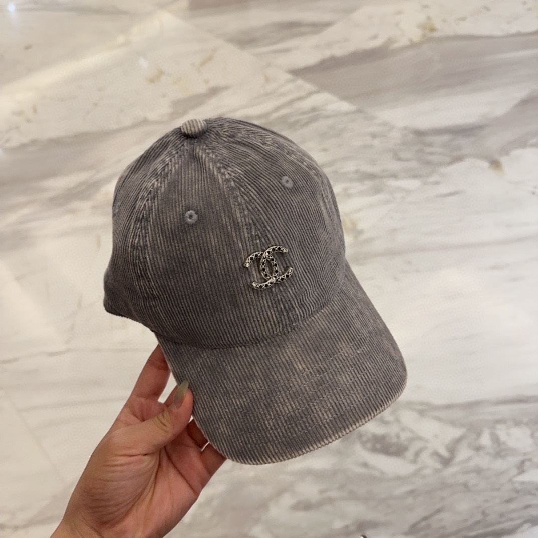 


香奈儿 新款高品质丝绒棒球帽，高级定制，做工精细，欧美时尚风格，