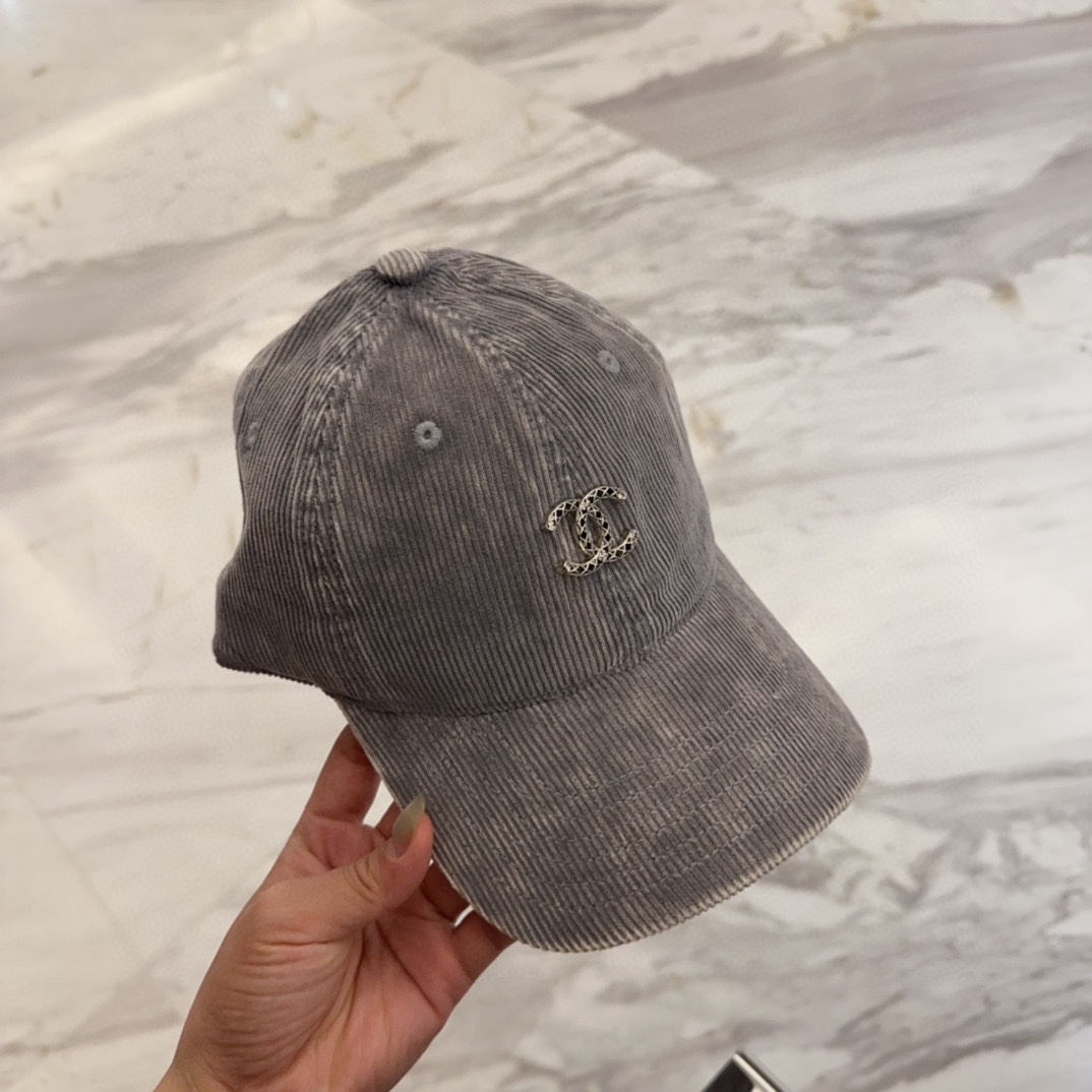 


香奈儿 新款高品质丝绒棒球帽，高级定制，做工精细，欧美时尚风格，