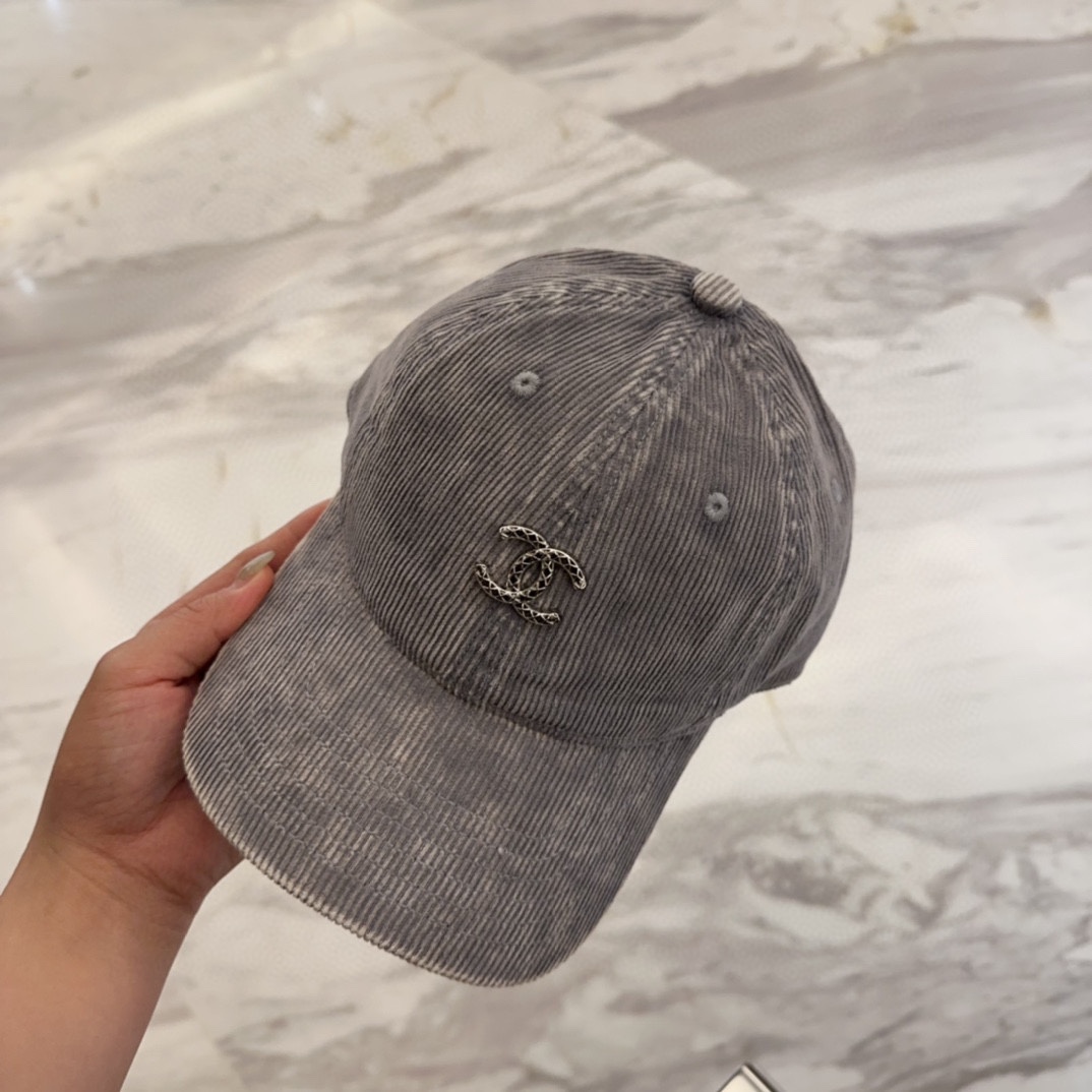 


香奈儿 新款高品质丝绒棒球帽，高级定制，做工精细，欧美时尚风格，