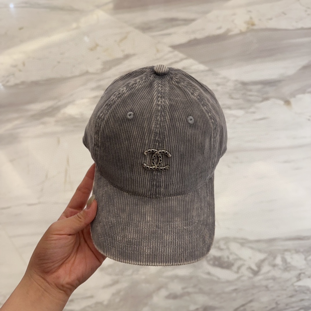 


香奈儿 新款高品质丝绒棒球帽，高级定制，做工精细，欧美时尚风格，