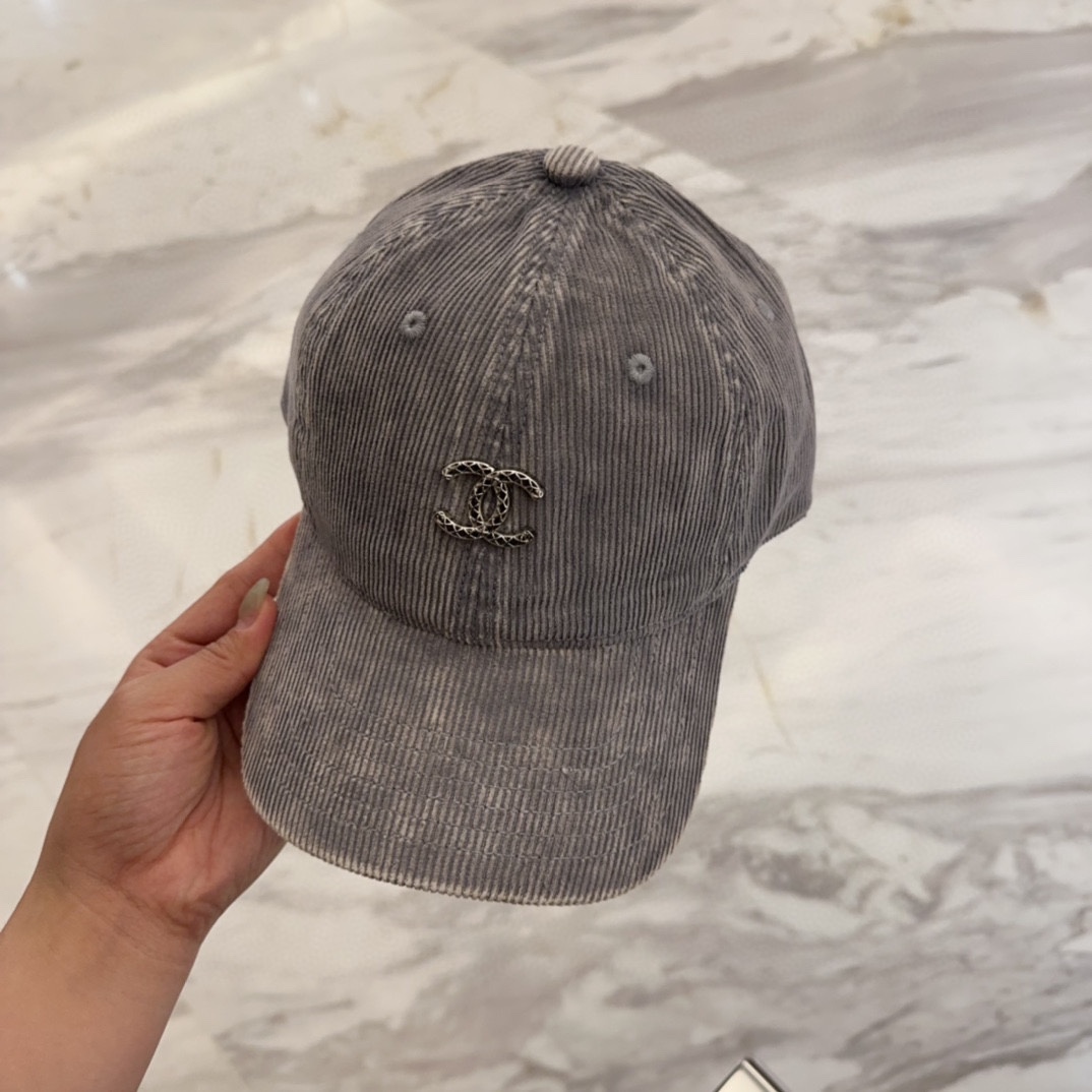 


香奈儿 新款高品质丝绒棒球帽，高级定制，做工精细，欧美时尚风格，