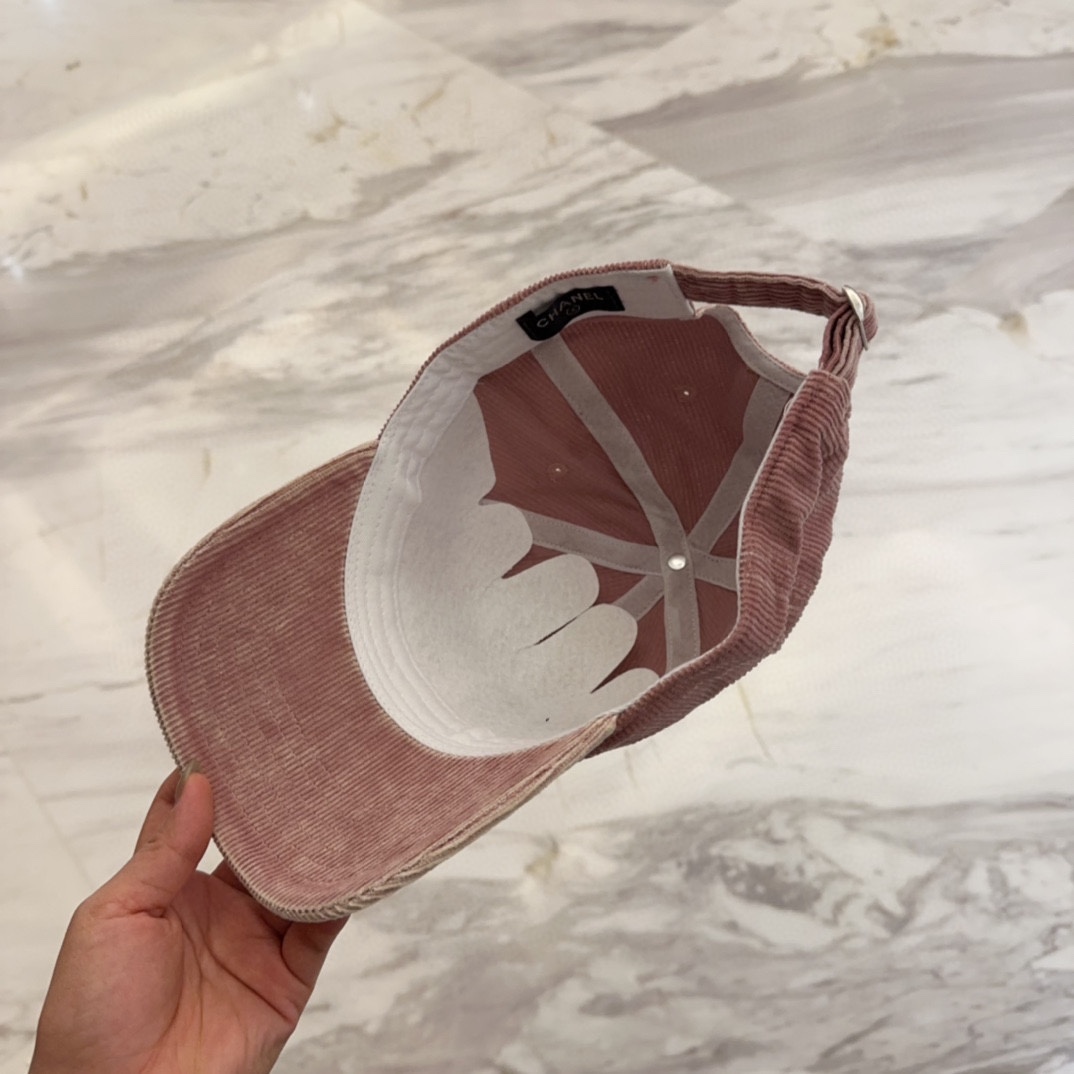 


香奈儿 新款高品质丝绒棒球帽，高级定制，做工精细，欧美时尚风格，